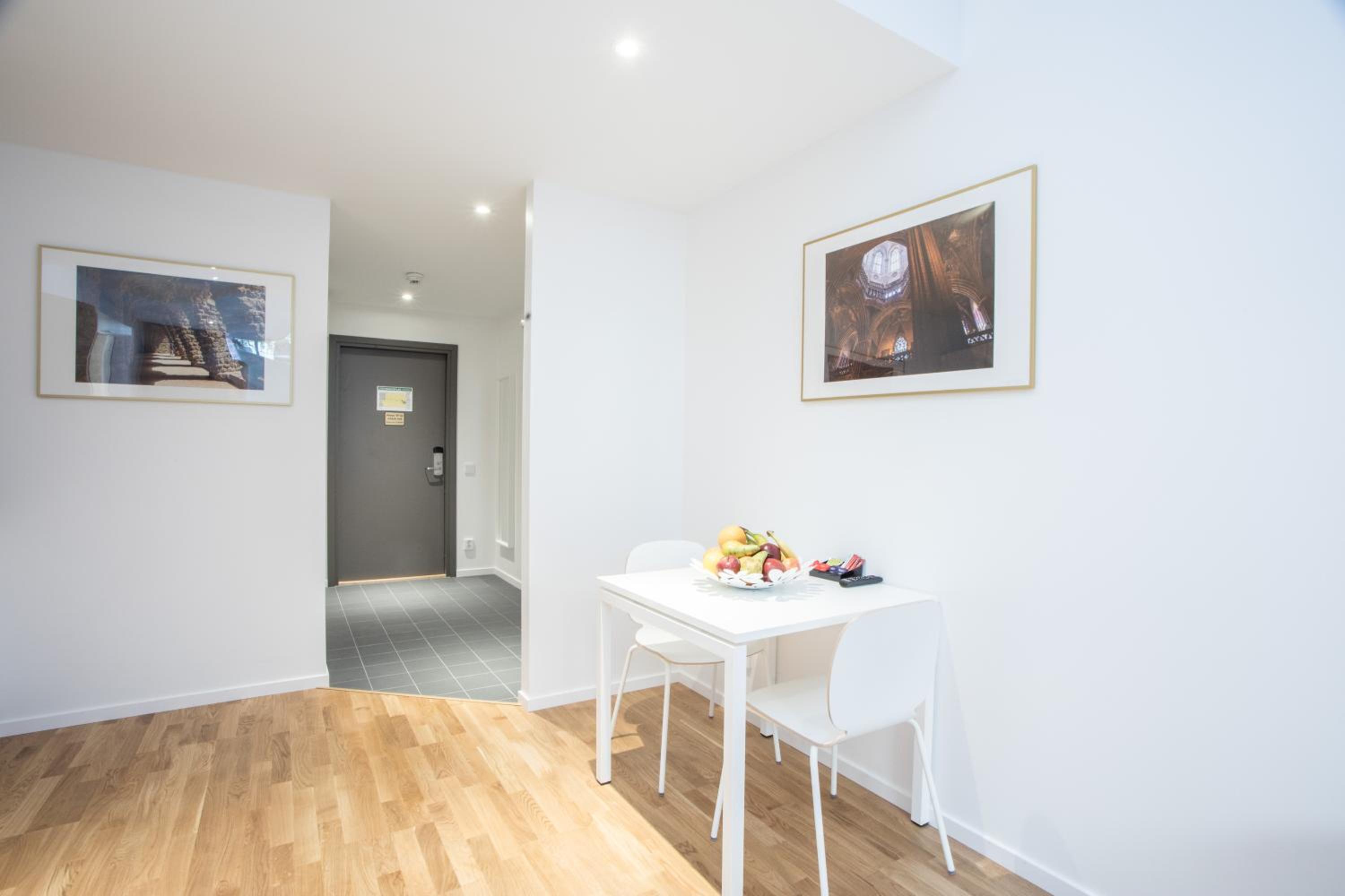 Queen Studio Apartment
