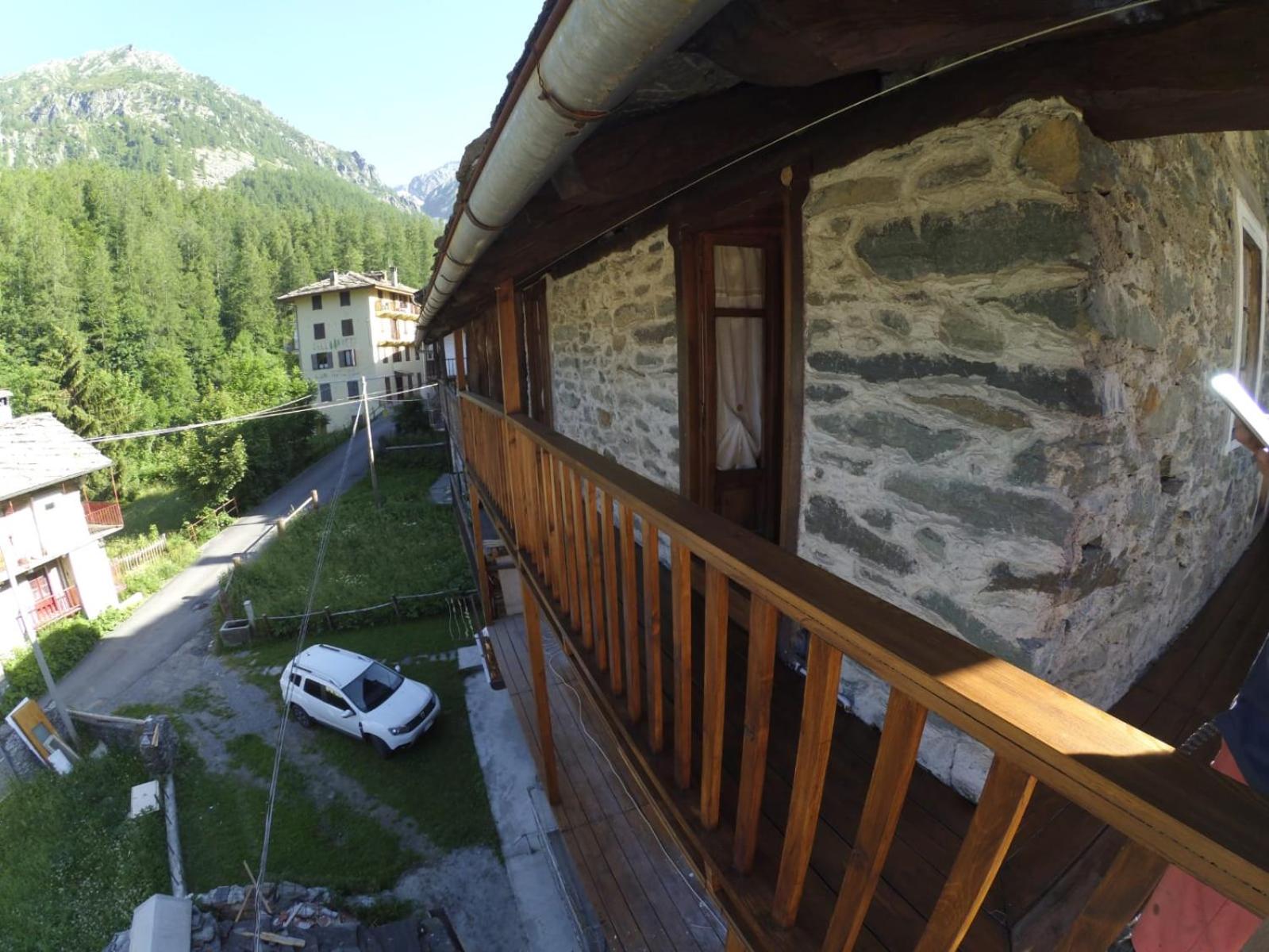 Apartment with Terrace - Photo 25