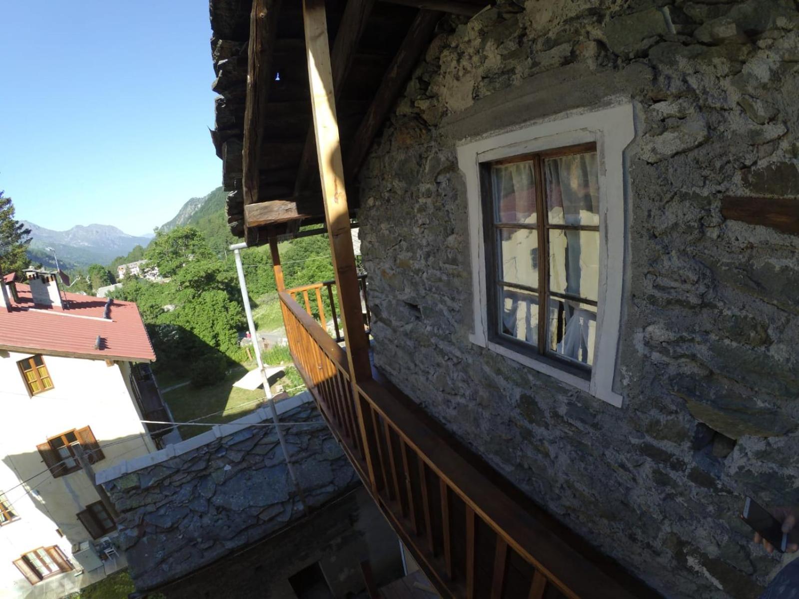 Apartment with Terrace - Photo 29