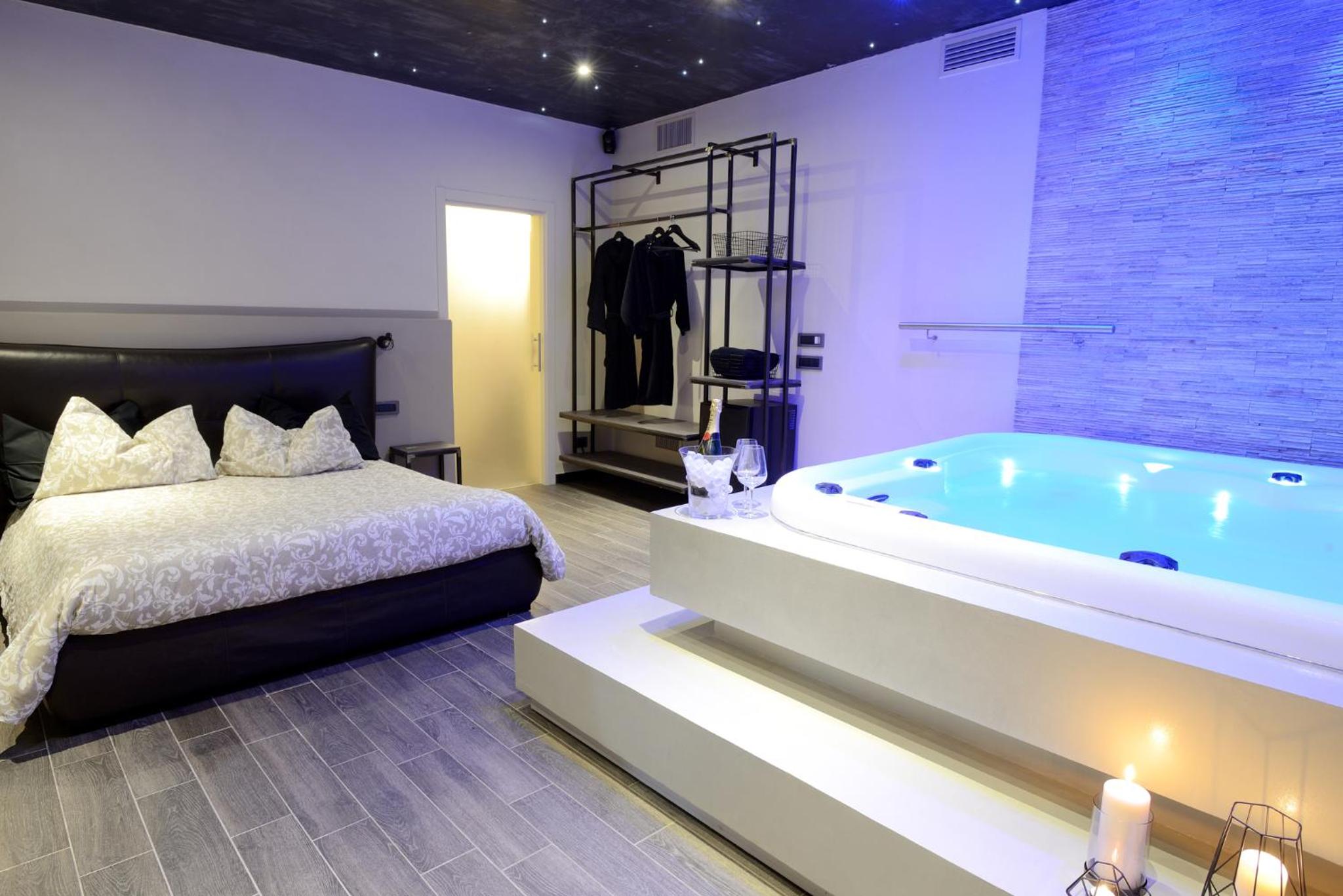 Junior Suite (2 Adults) - Photo 1