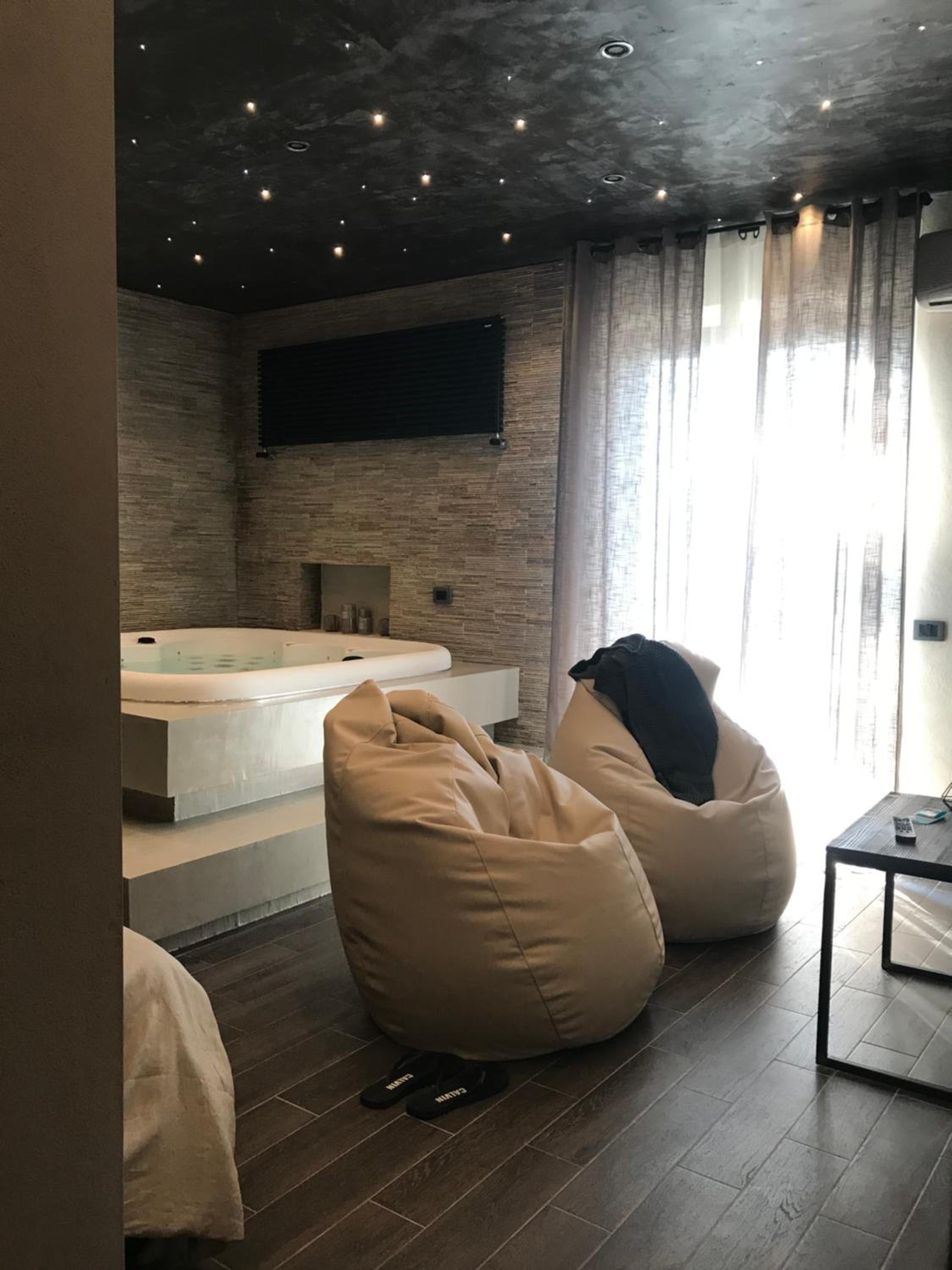 Junior Suite (2 Adults) - Photo 4