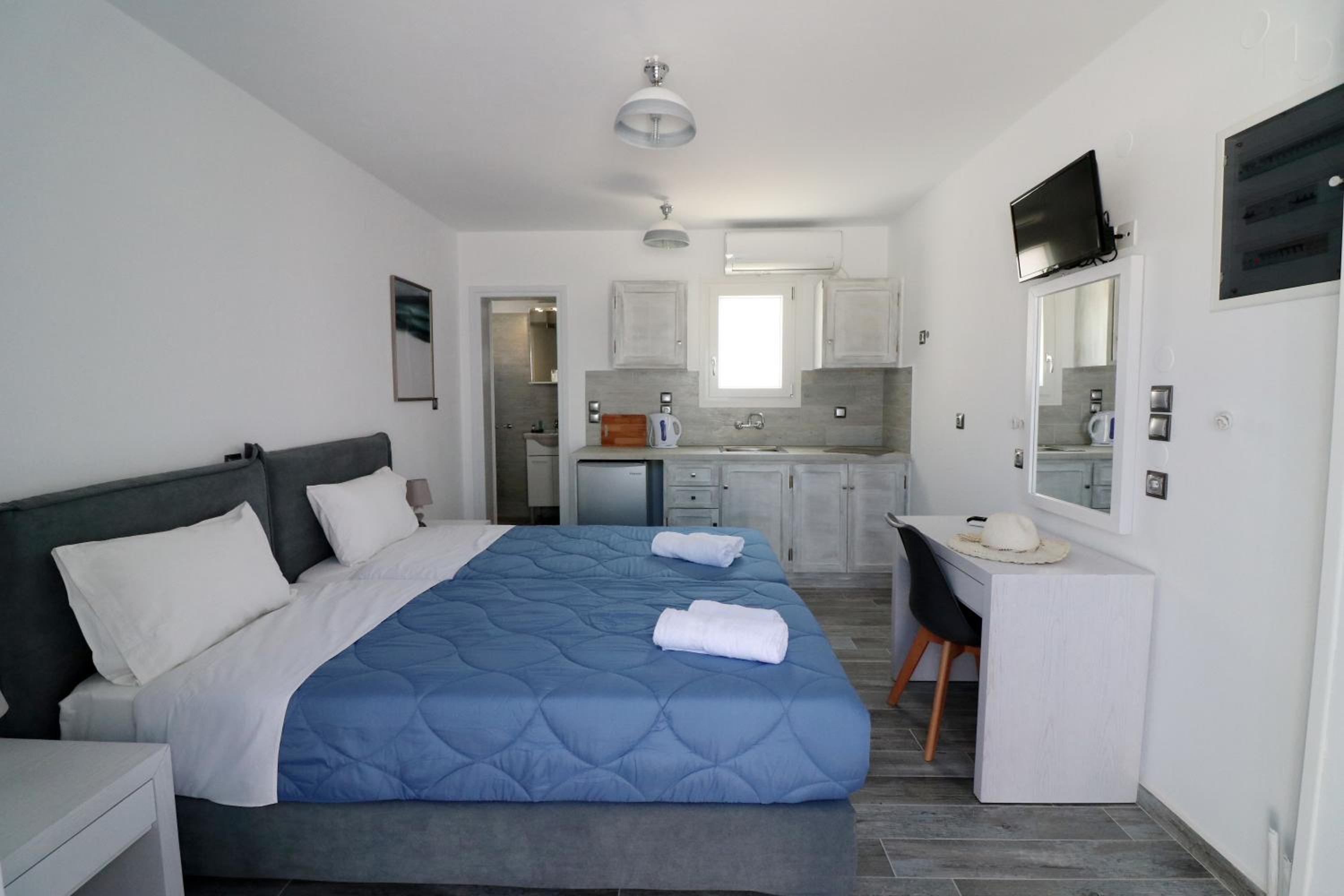 Deluxe Double Room with Balcony and Sea View