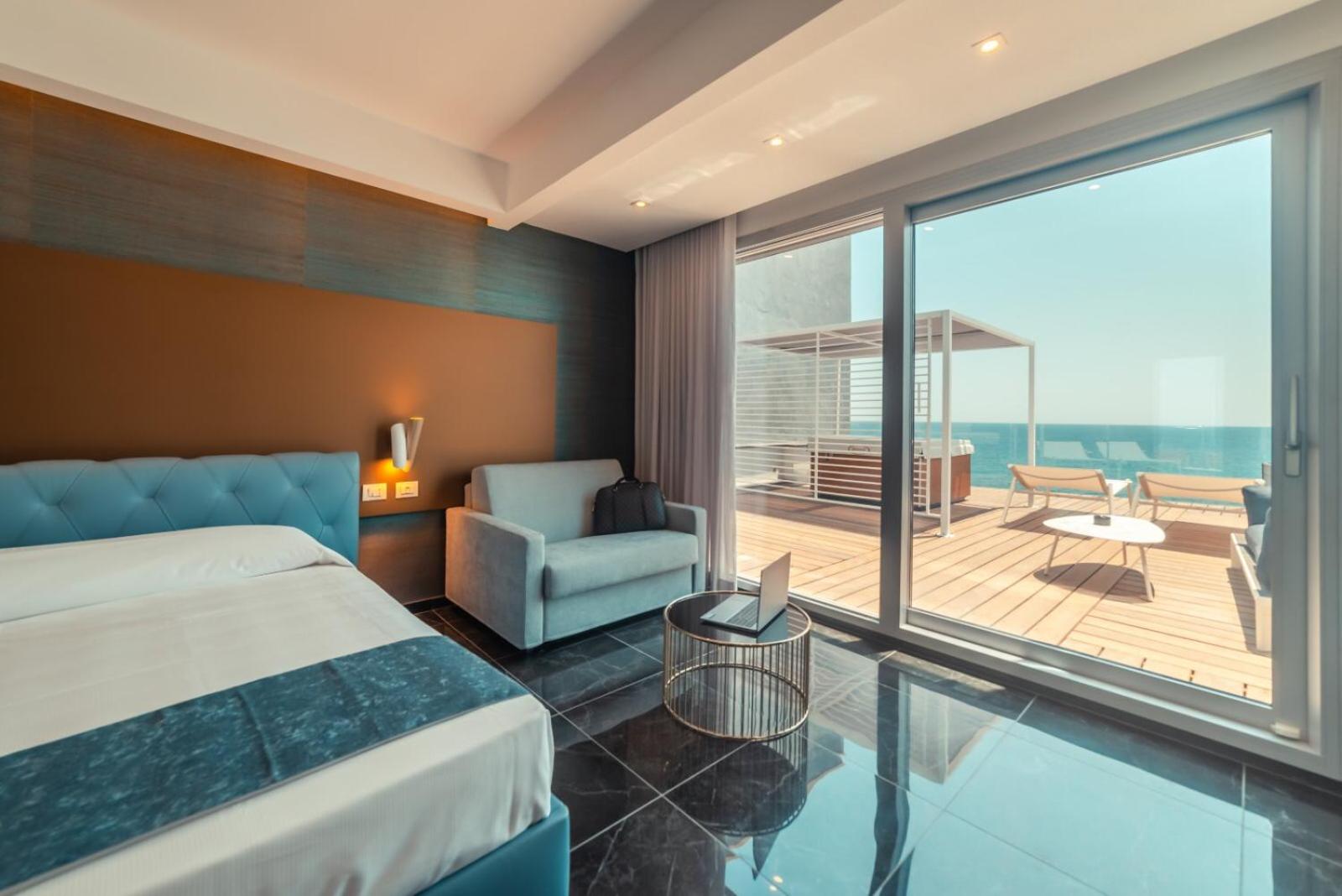 Junior Suite with Sea View - Photo 4
