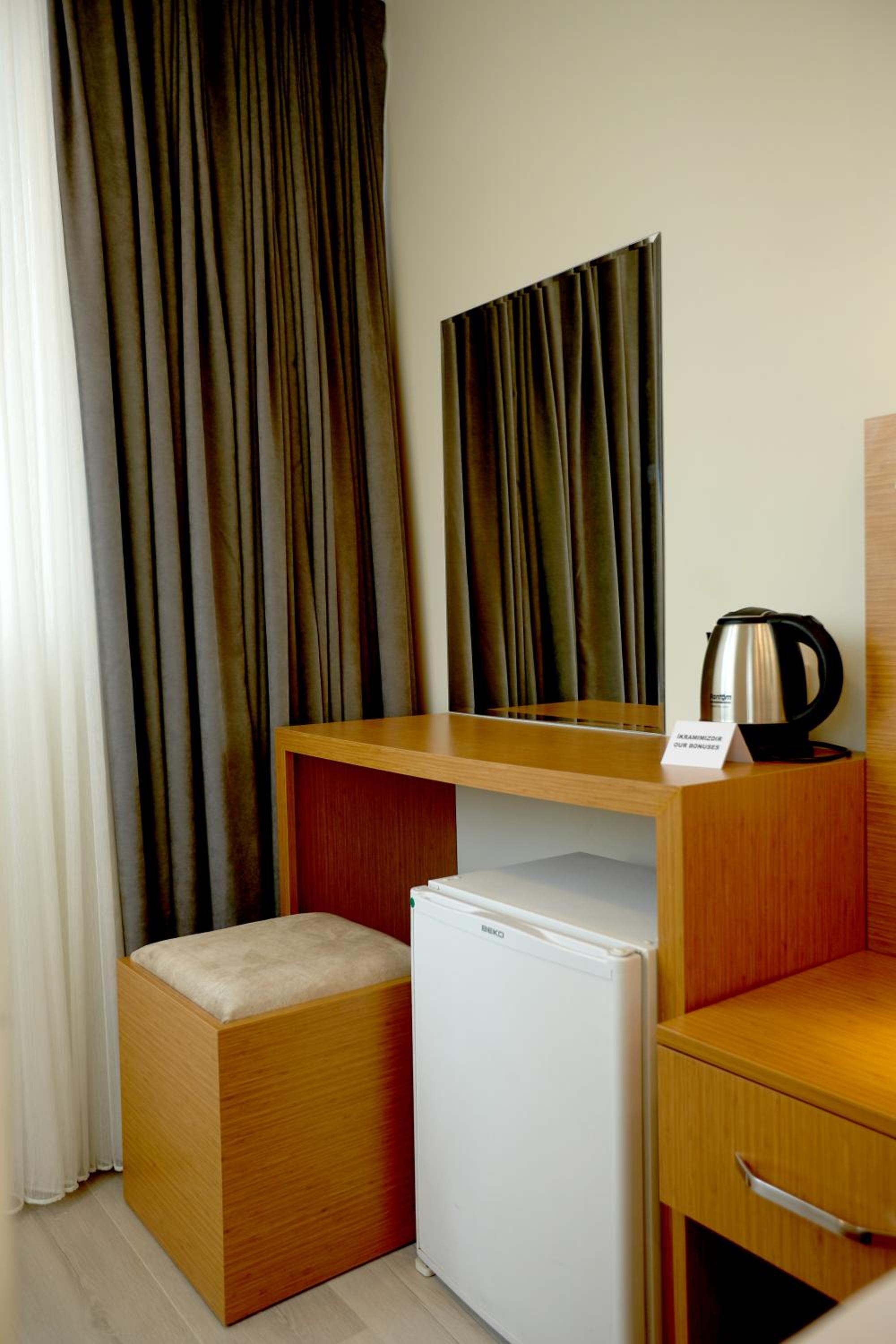 Superior Twin Room with City View photo 2
