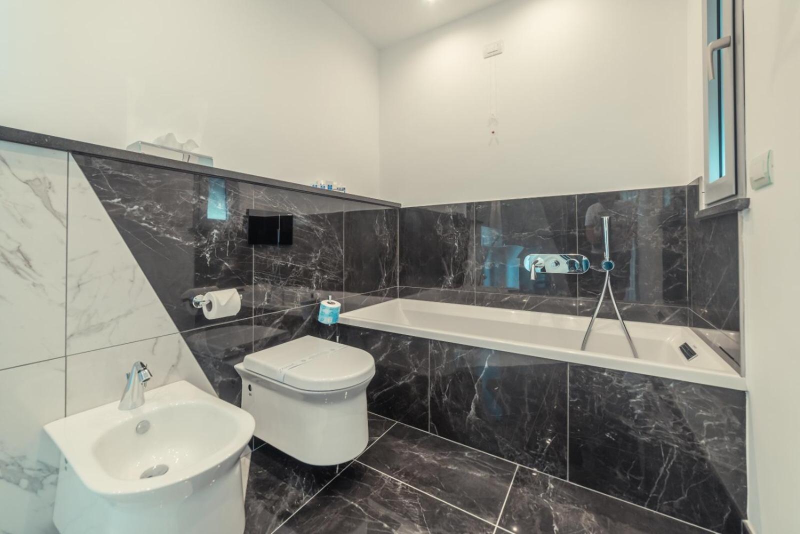 Junior Suite with Sea View - Photo 2