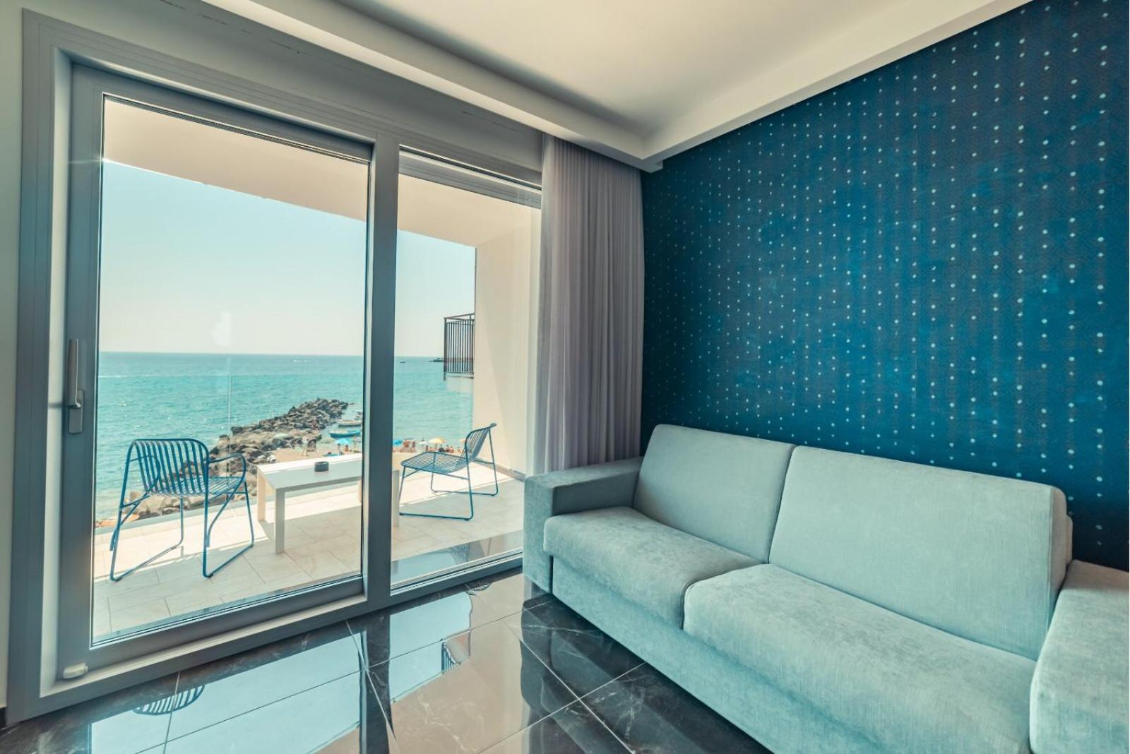 Deluxe Double Room with Sea View - Photo 5