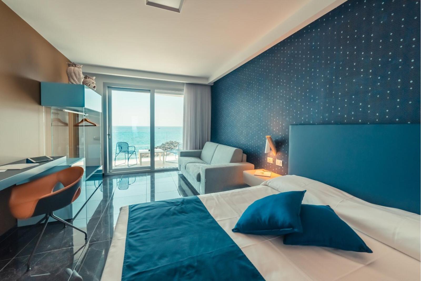 Deluxe Double Room with Sea View - Photo 1