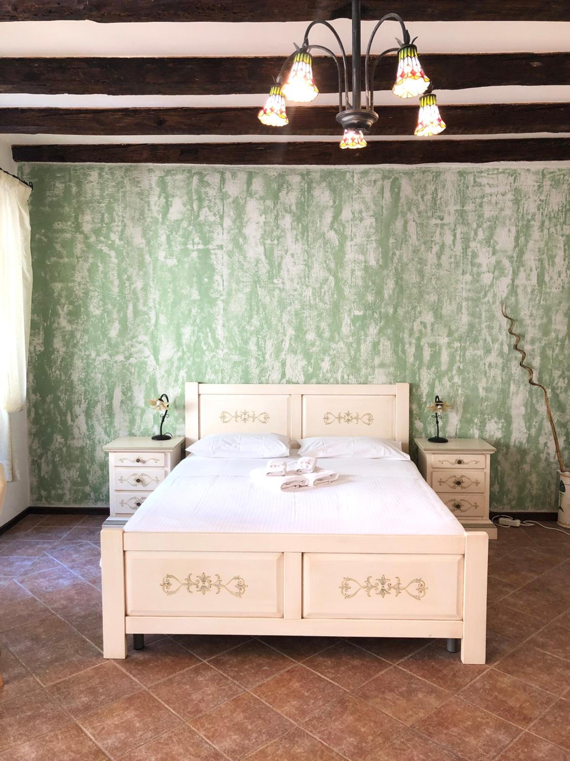 One-Bedroom Apartment with Terrace - Photo 5