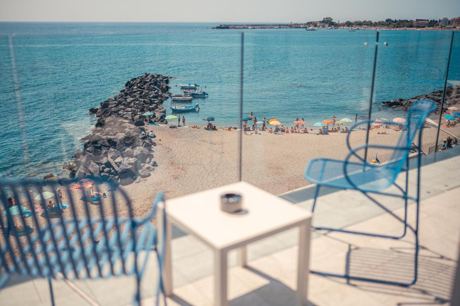 Deluxe Double Room with Sea View - Photo 3