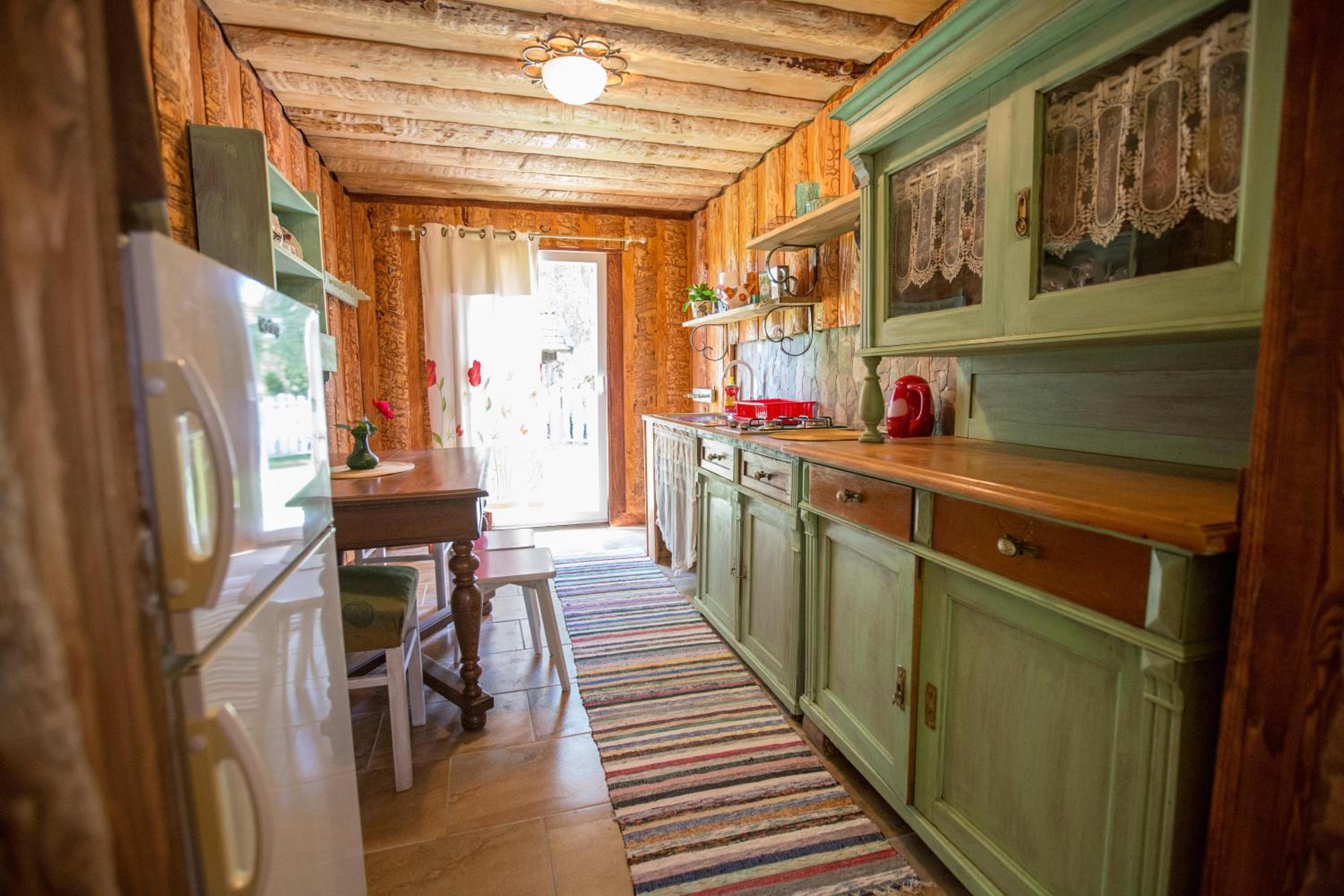 Studio Apartment - Photo 8