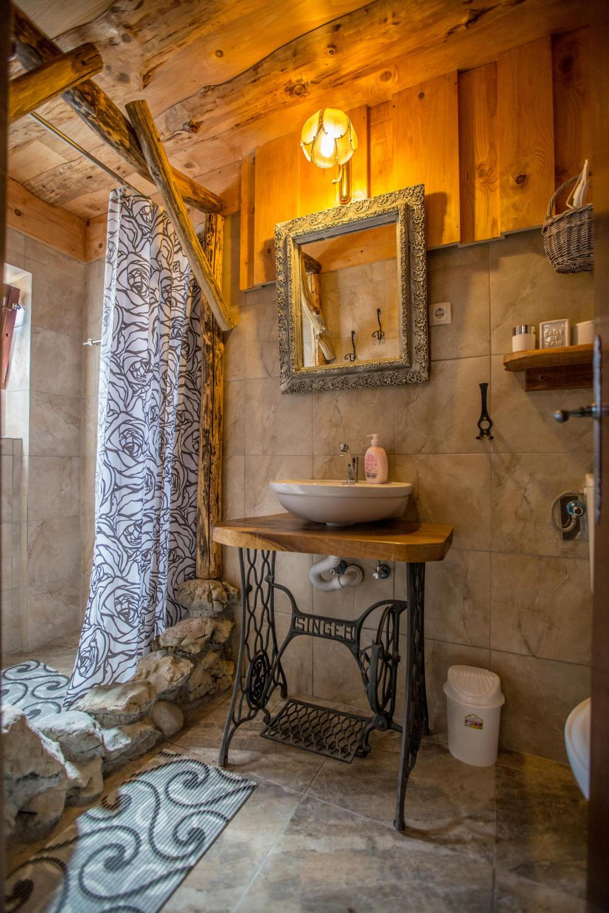 Studio Apartment - Photo 2