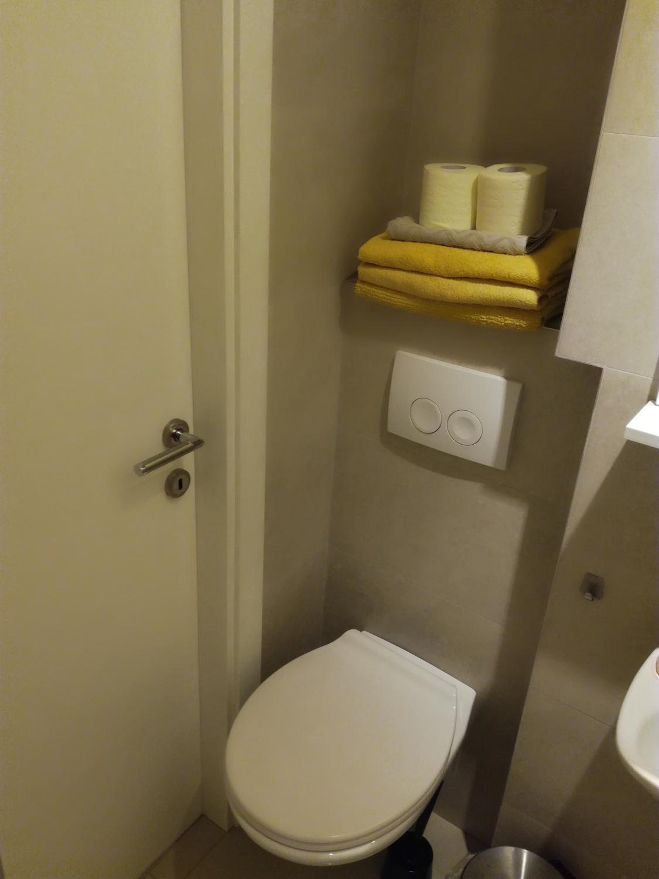 Double Room with Private Bathroom - Photo 4