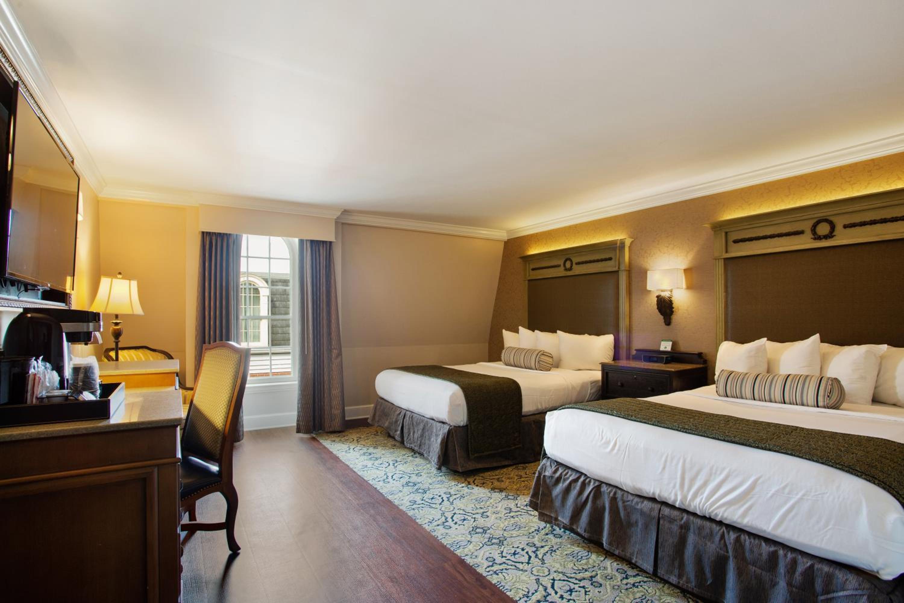 Deluxe Room with Two Queen Beds - Photo 2