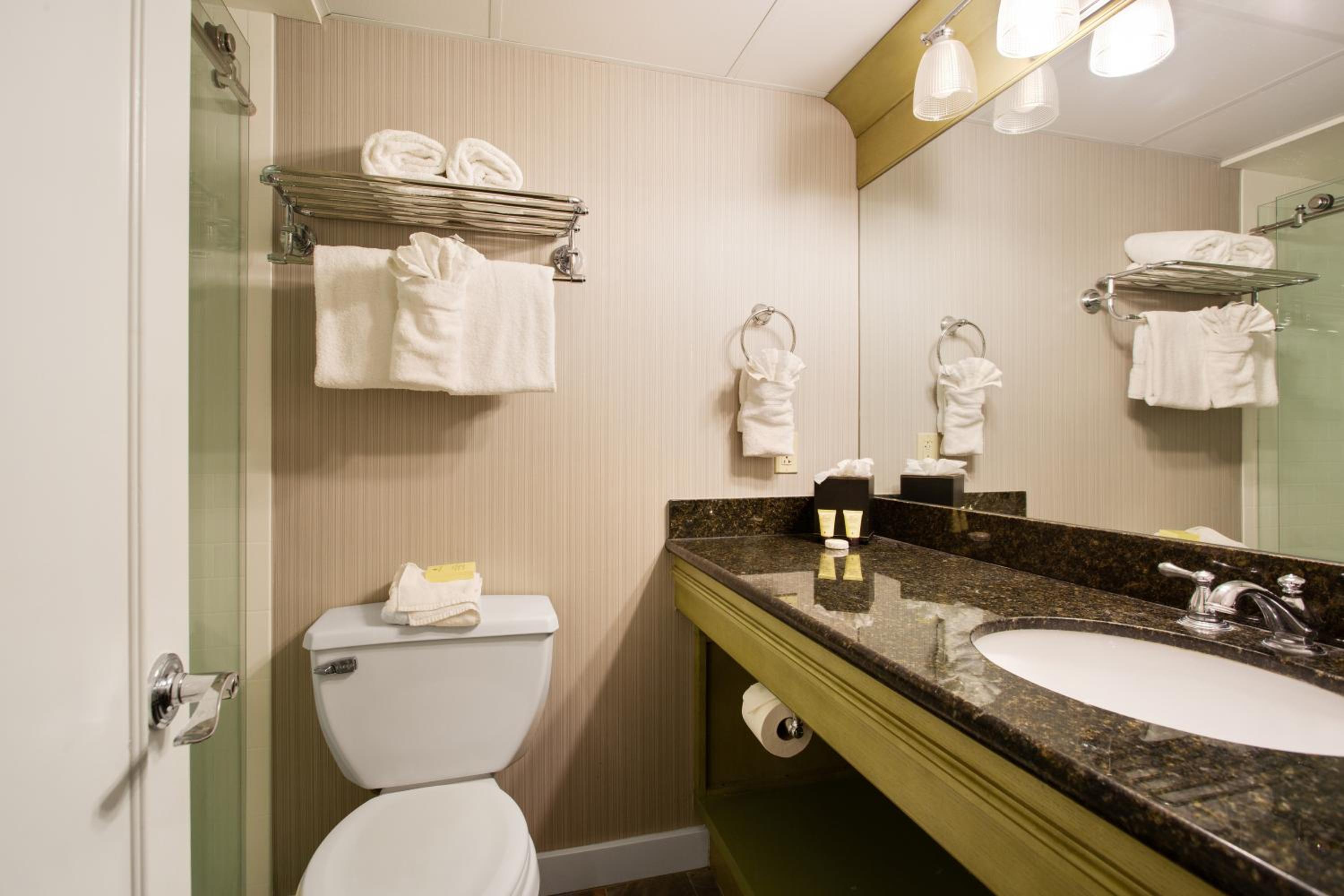 Deluxe Room with Two Queen Beds - Photo 7
