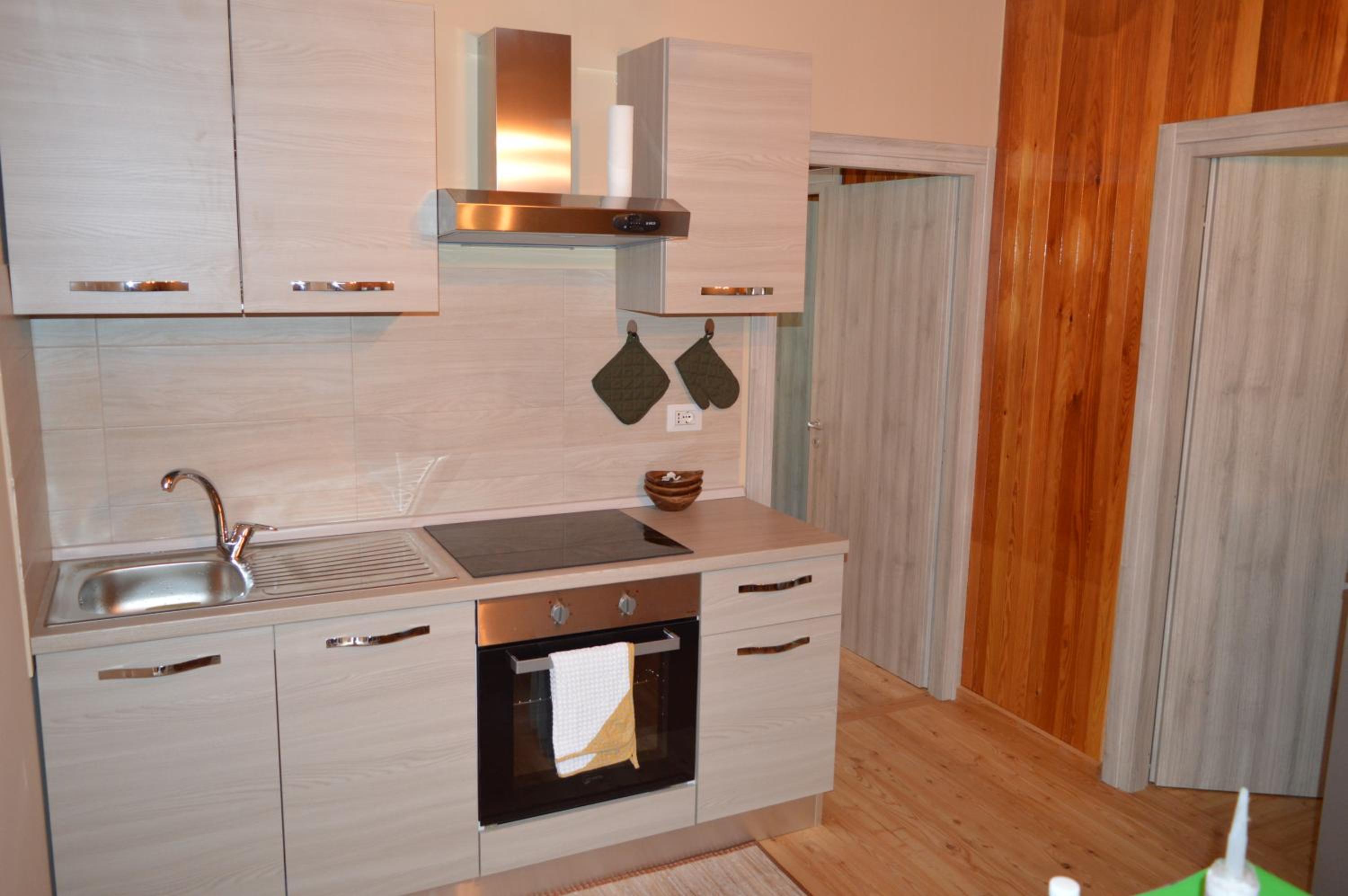 Apartment with Terrace - Photo 9