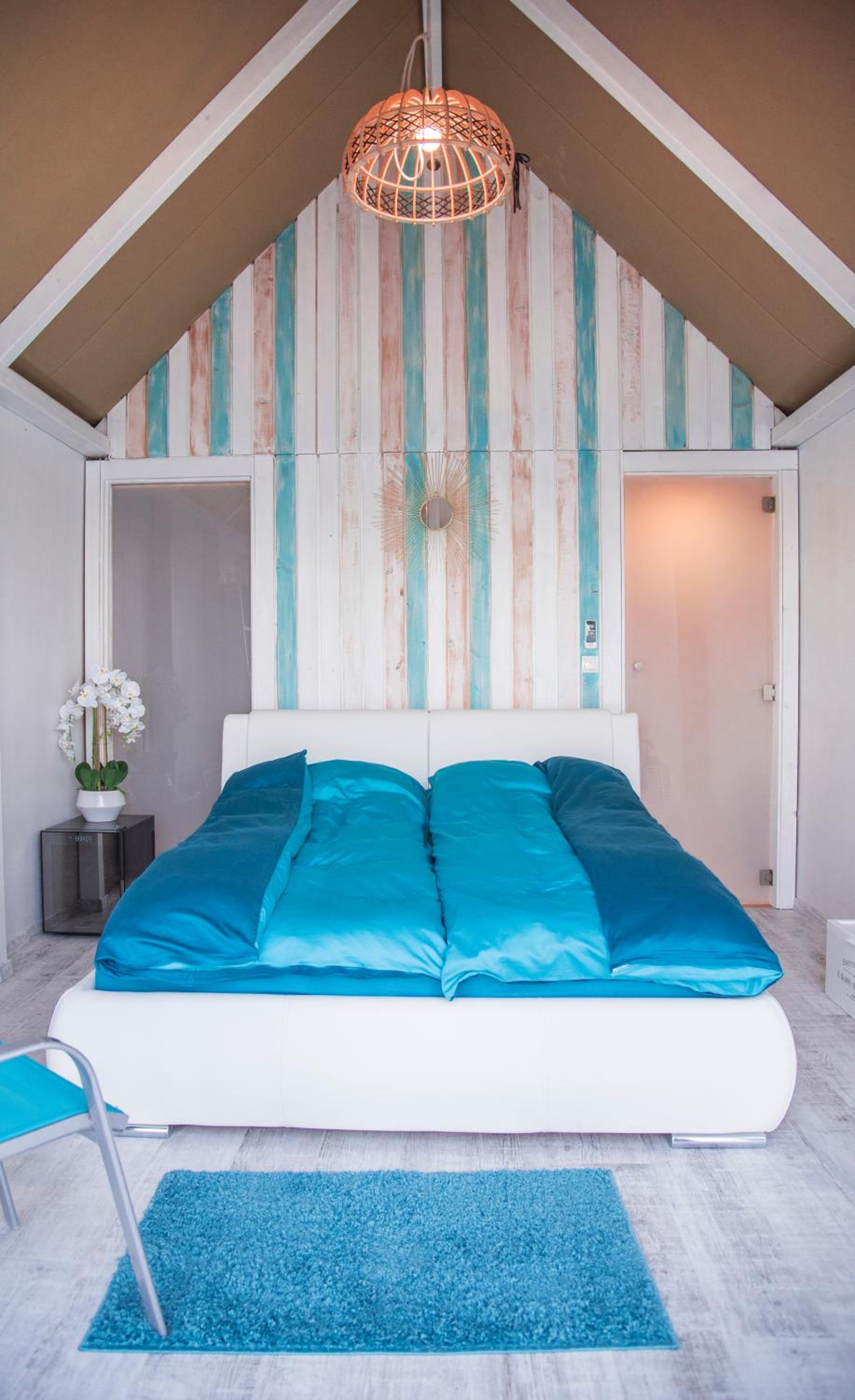 Double Room with Lake View - Photo 1