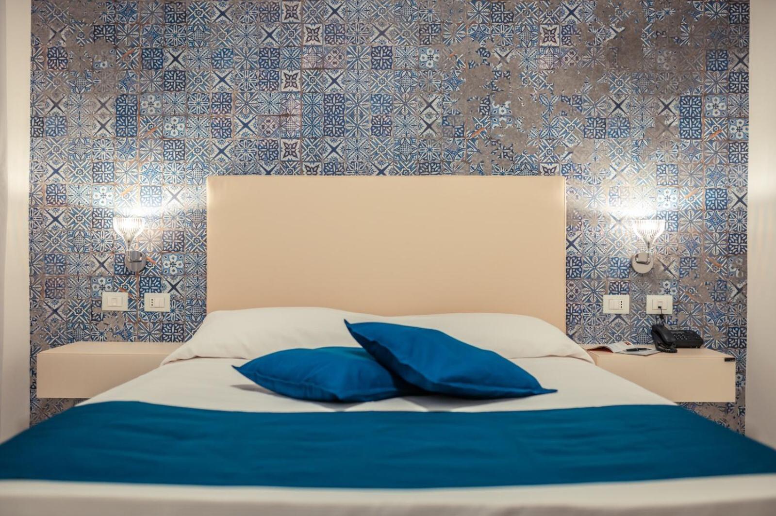 Business Double Room - Photo 1