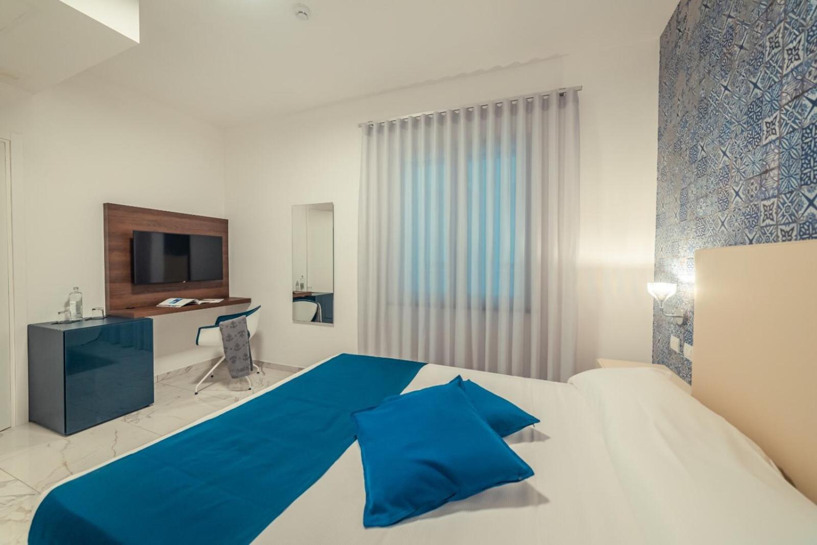 Business Double Room - Photo 8