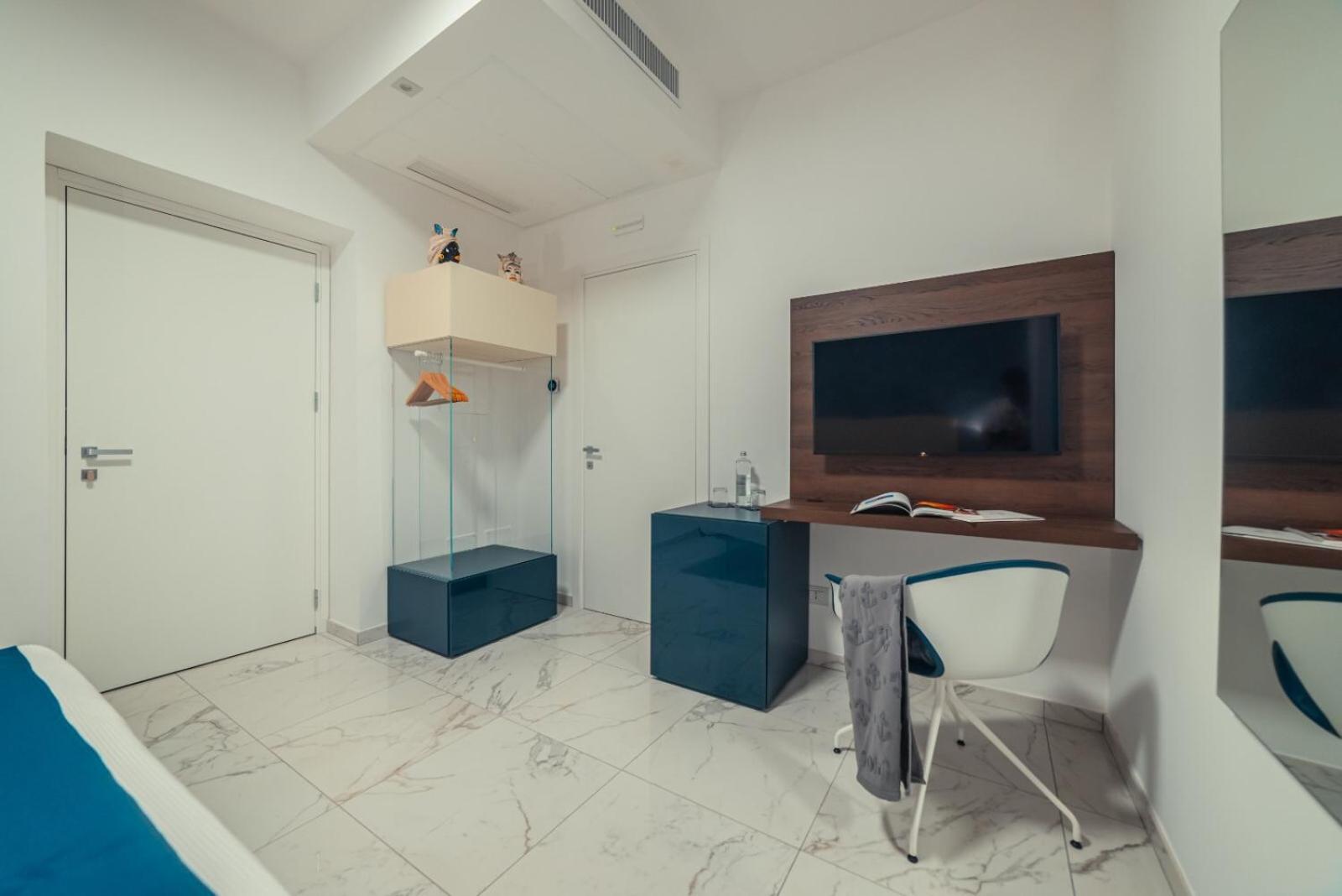 Business Double Room - Photo 6