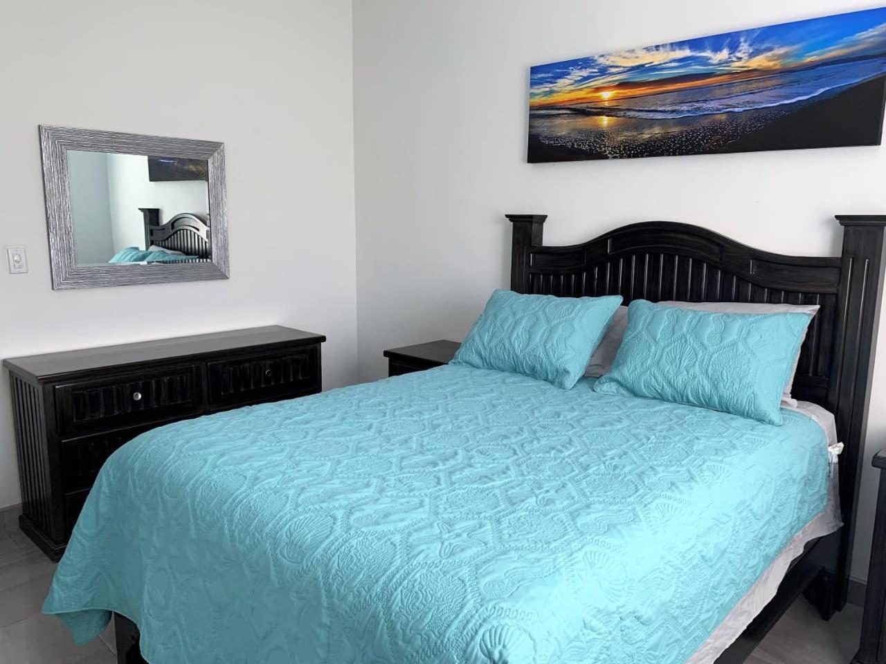 Two-Bedroom House - Photo 20