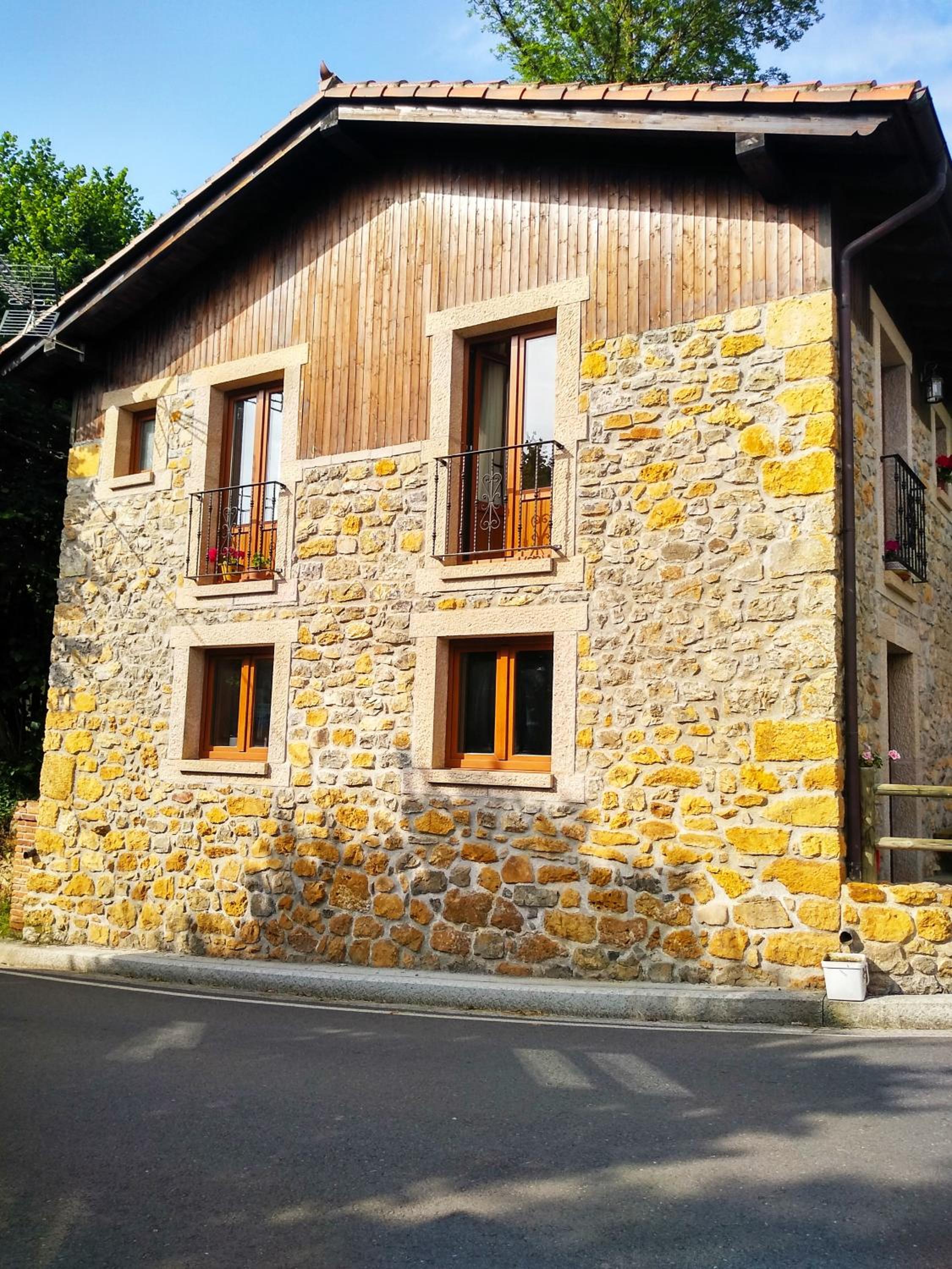 Two-Bedroom House - Photo 9