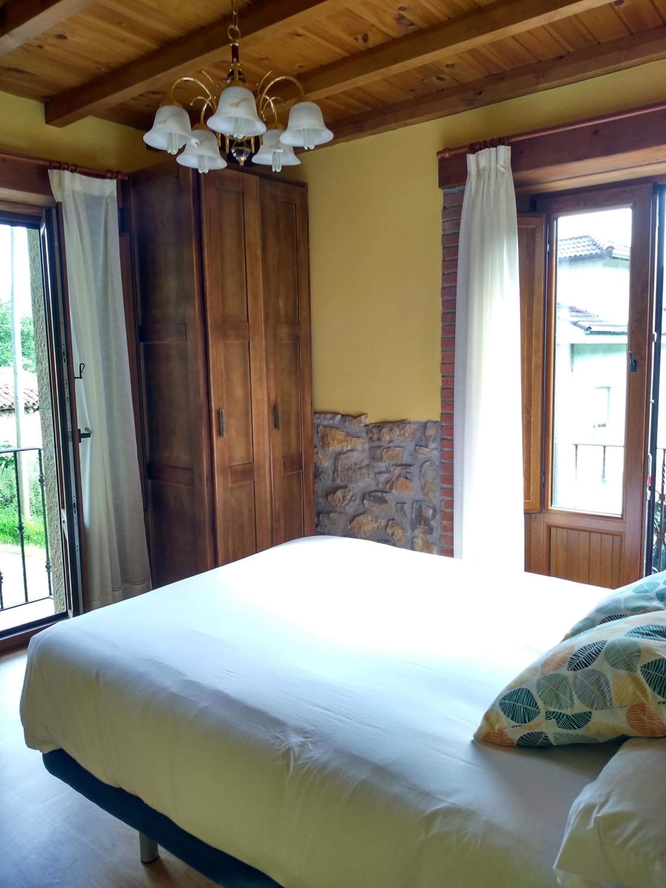 Two-Bedroom House - Photo 10