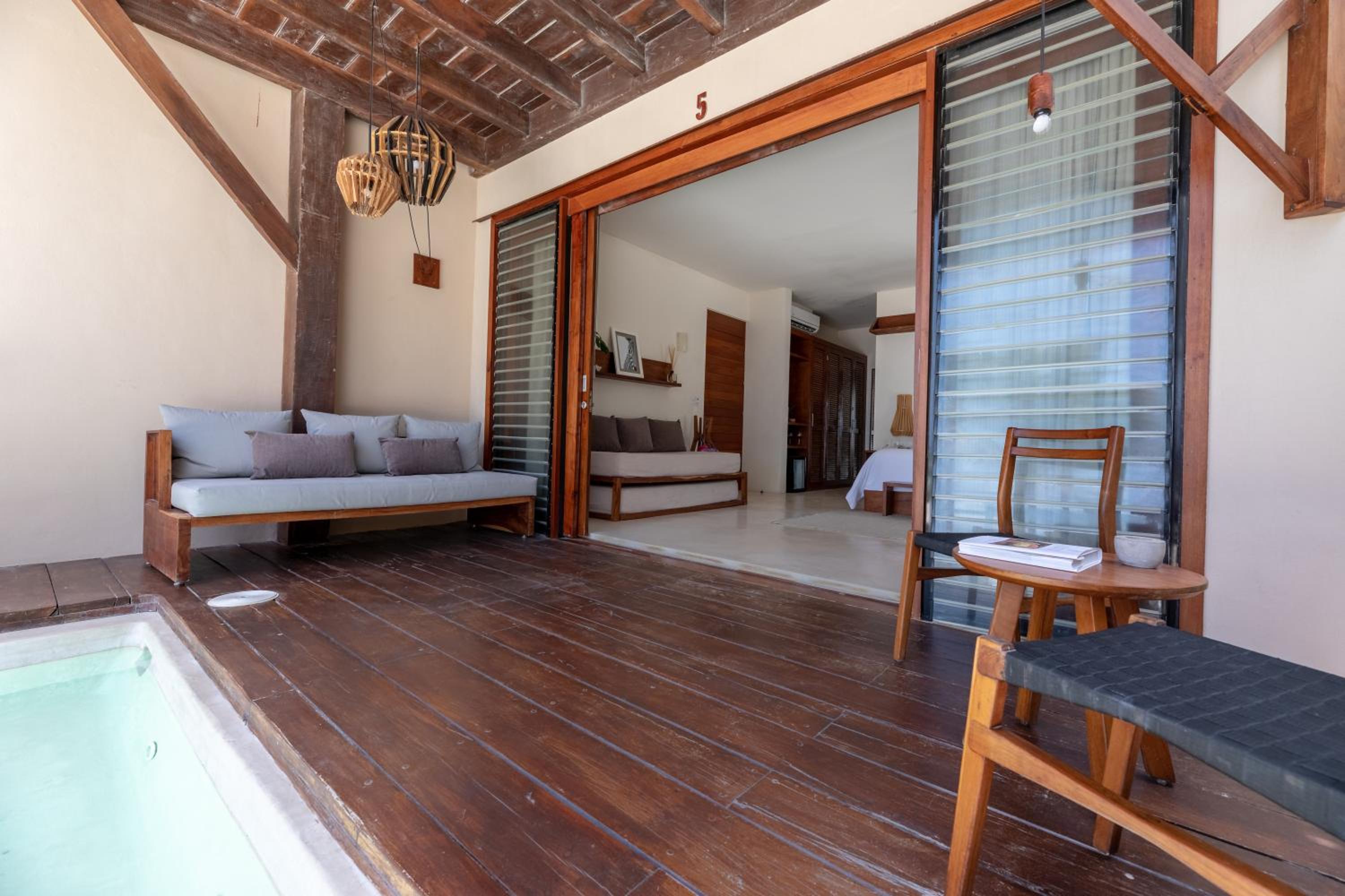 Sea view ground floor Suite with Plunge pool thumbnail 5