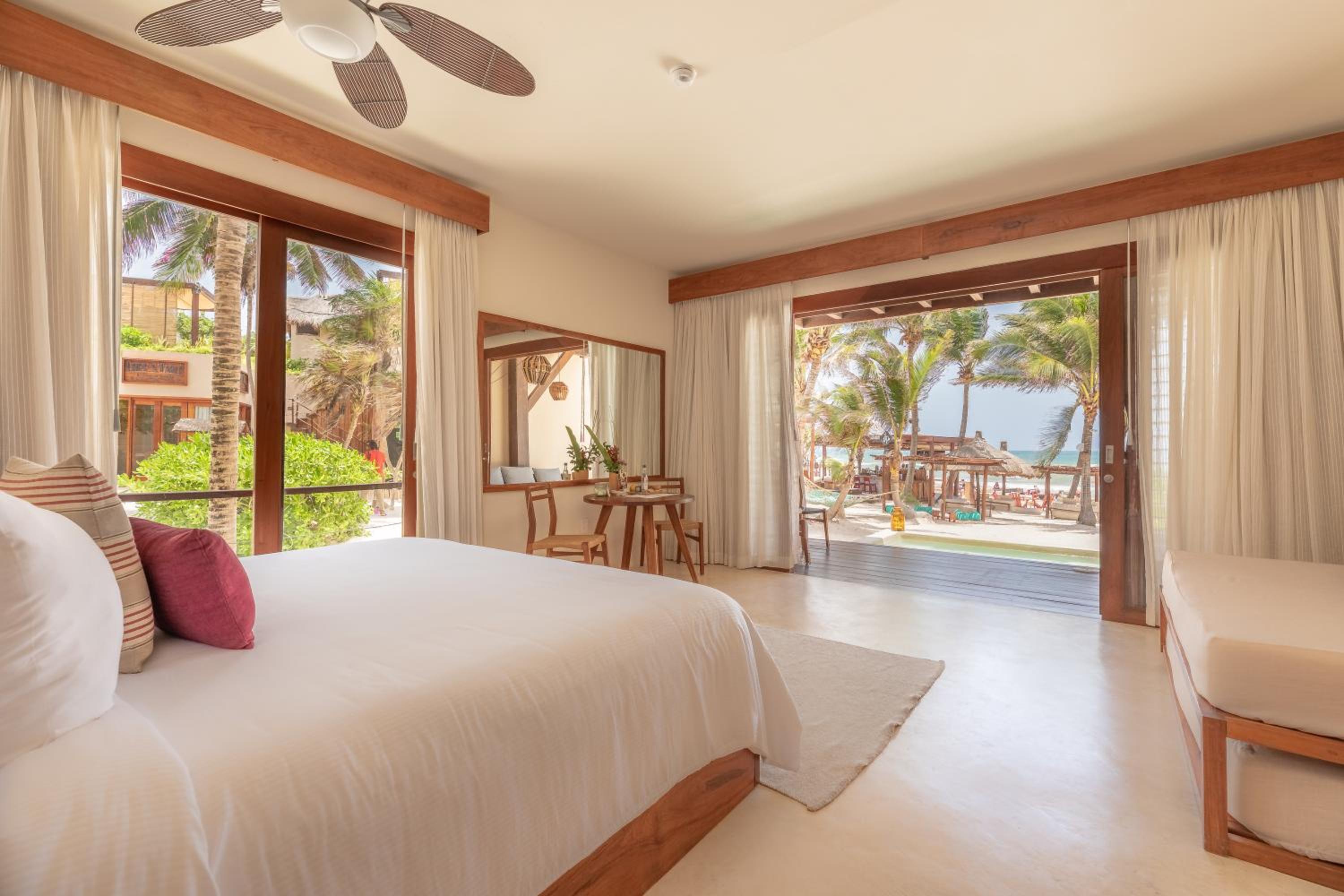 Suite en la planta baja con vistas al mar y piscina de inmersión