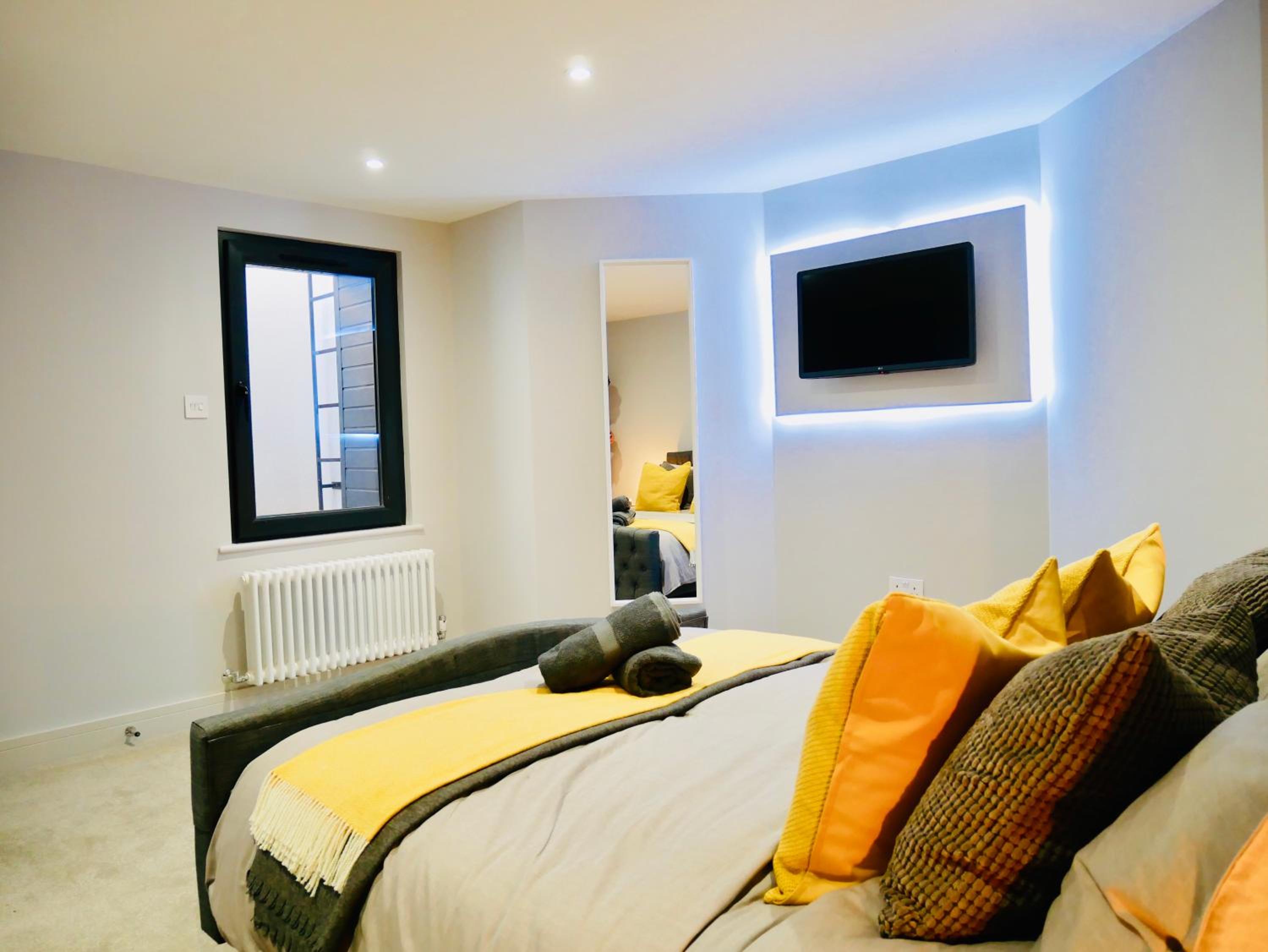 Three-Bedroom Apartment - Photo 4