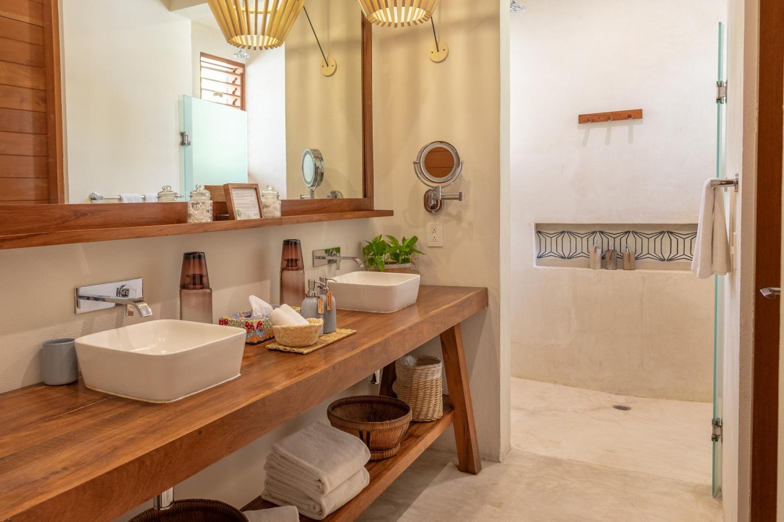 Beachfront ground floor Suite thumbnail 6