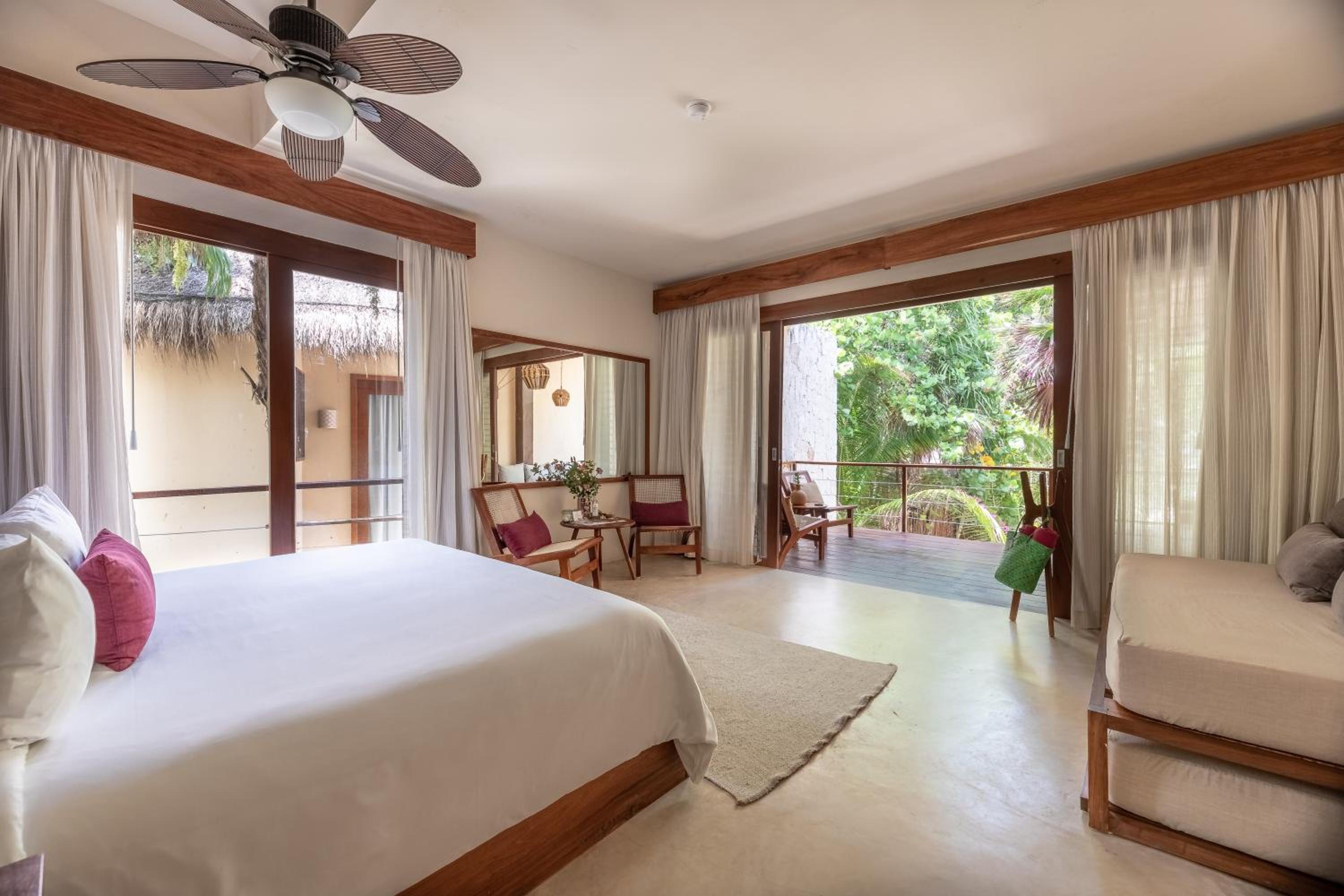 Suite con Balcón y Vista al Jardín