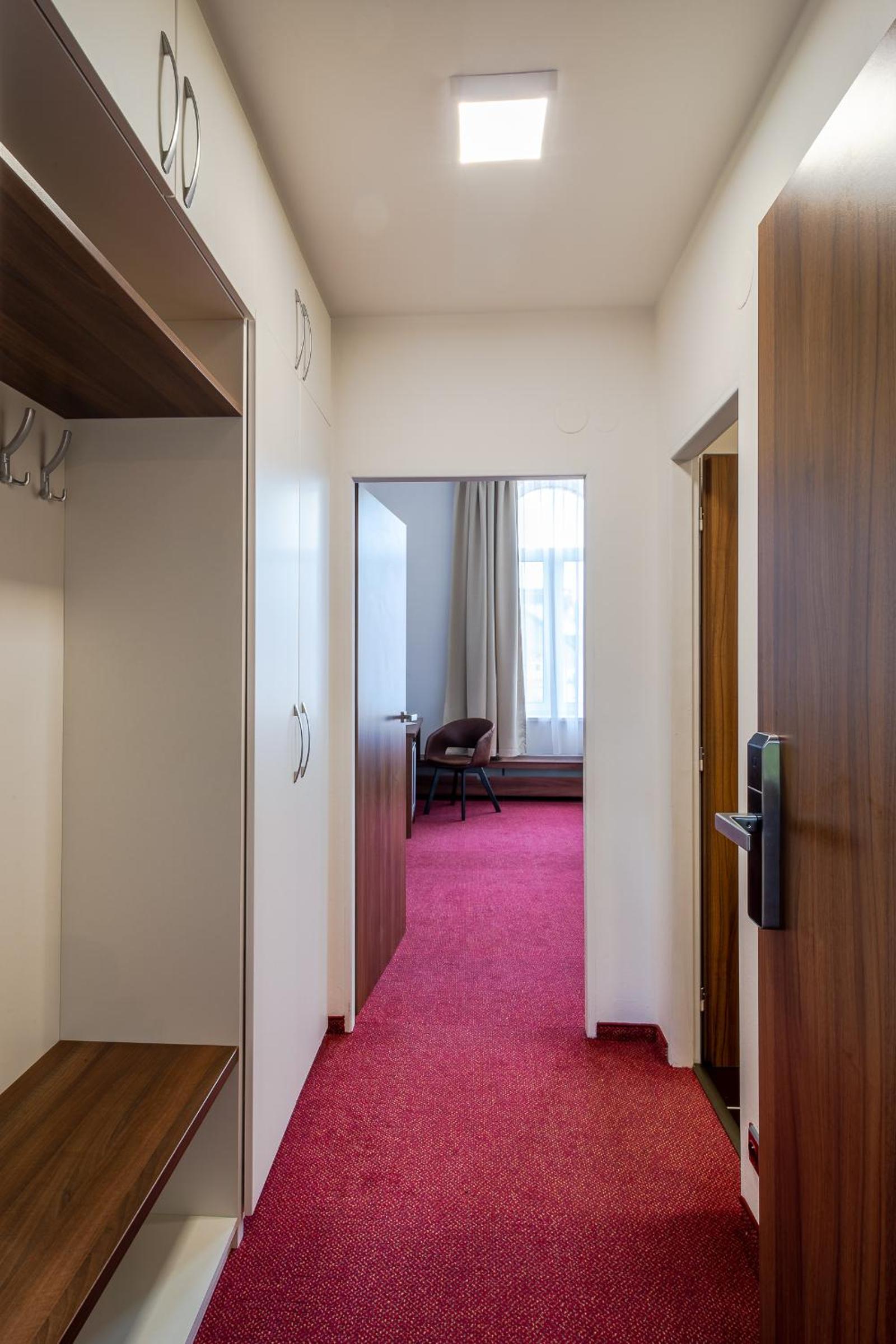 Deluxe Double Room - Photo 8