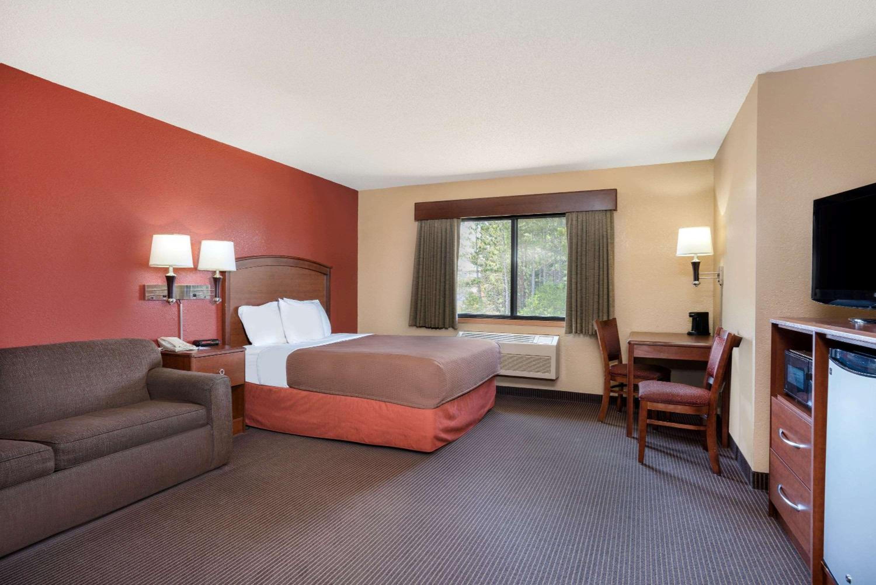 King Suite - Non-Smoking photo 1