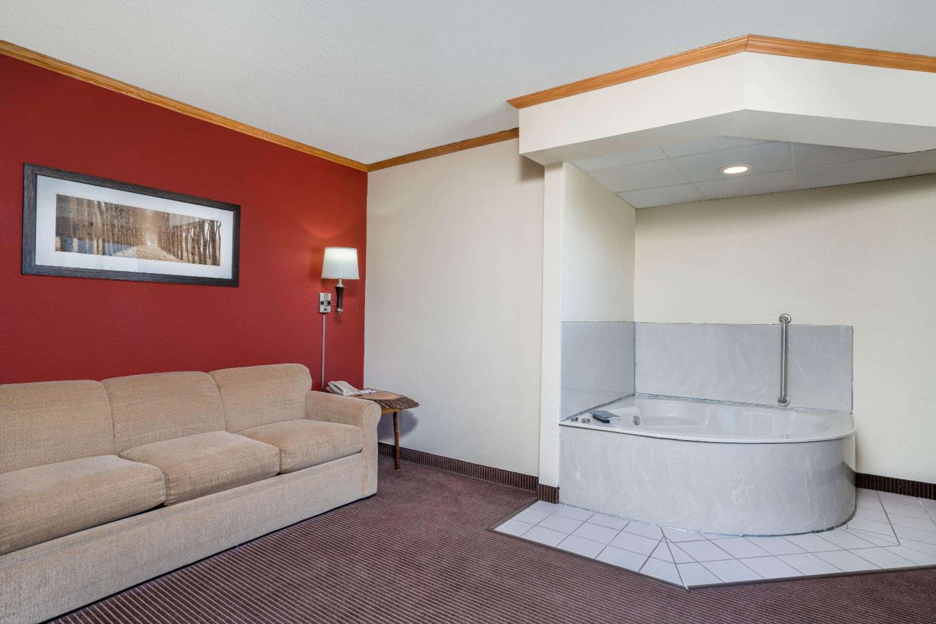 Superior King Suite - Non-Smoking photo 3