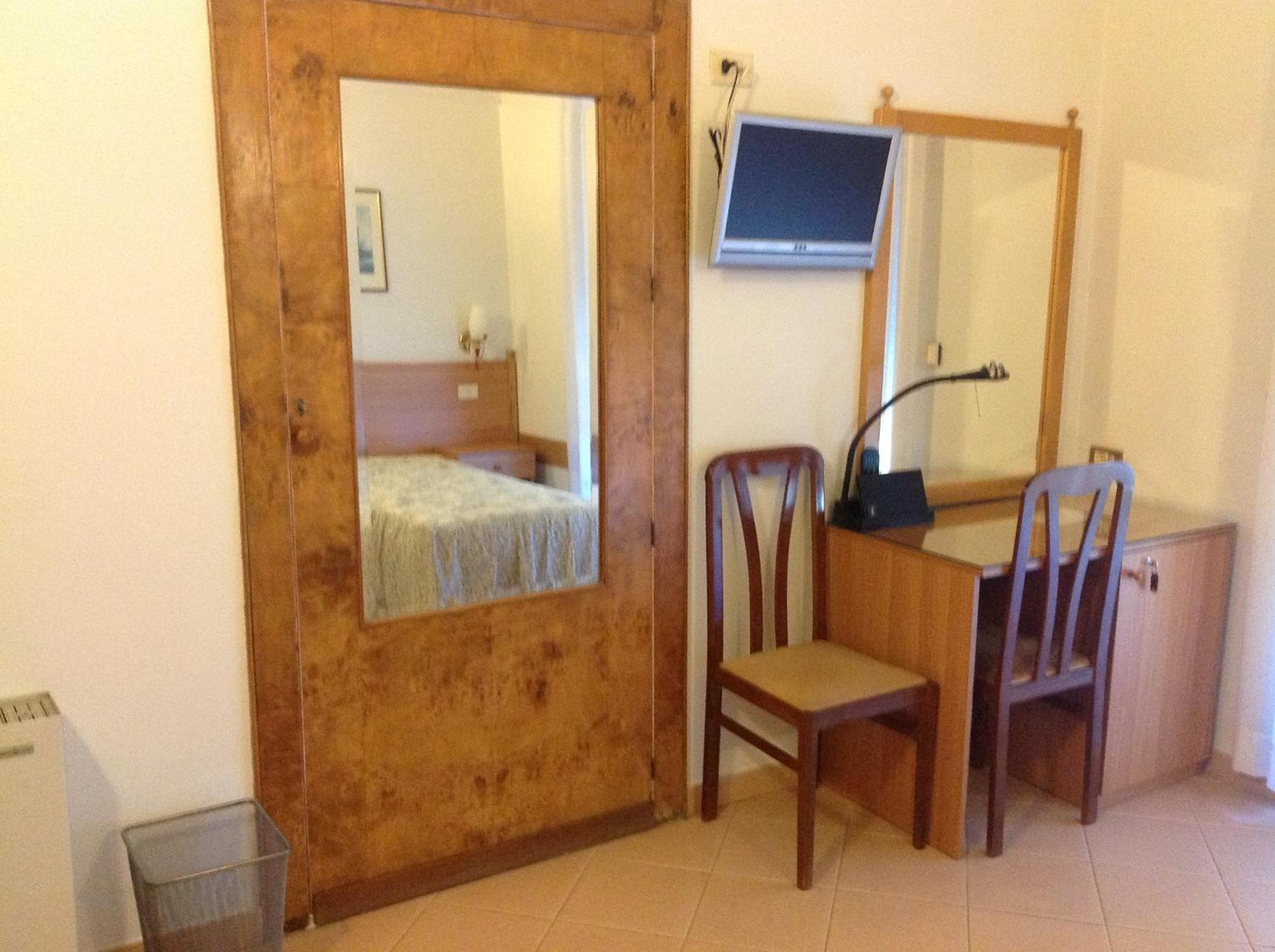 Single Room photo 2