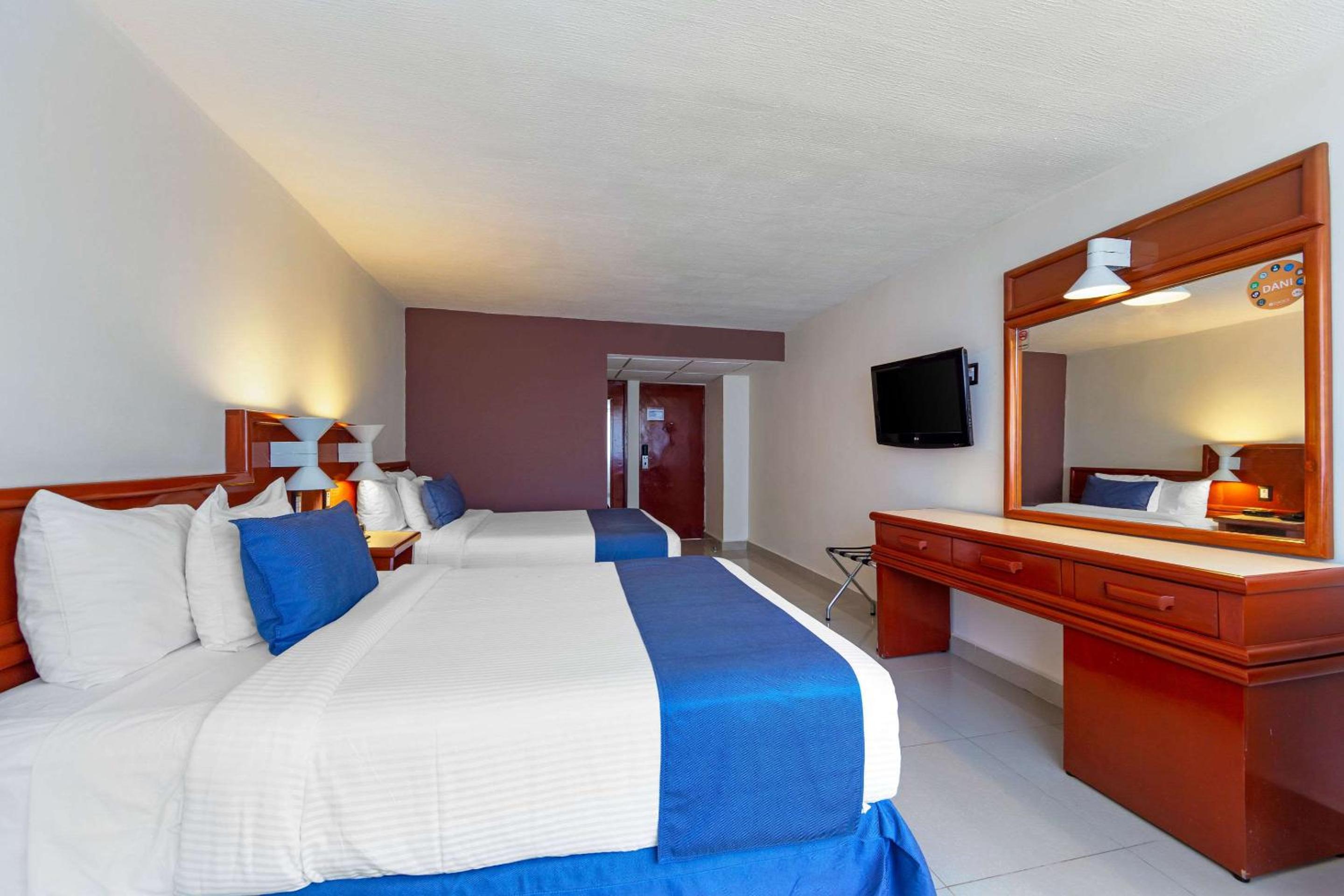 Double Room with Two Double Beds - Photo 3