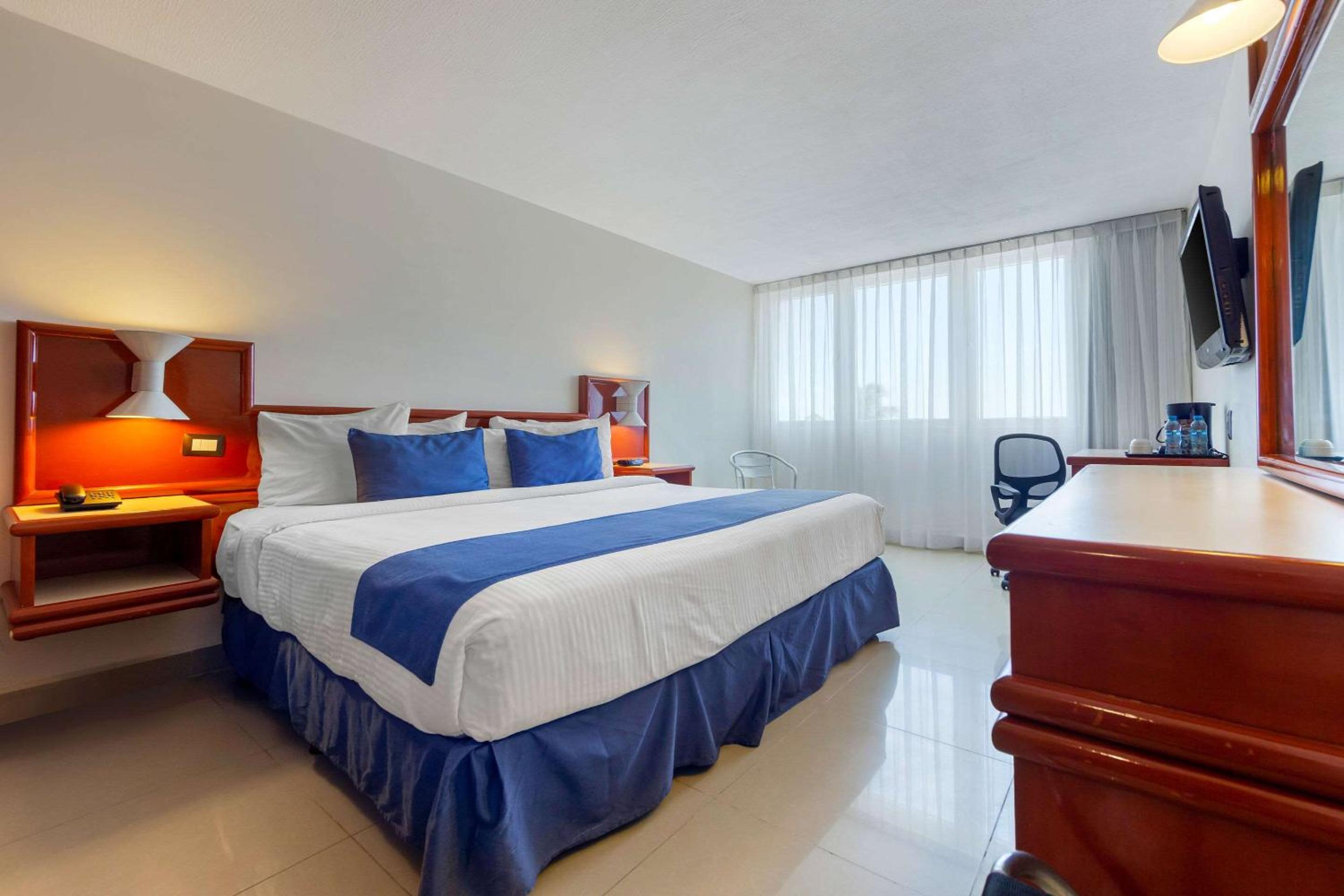 King Room with Sea View - Photo 10