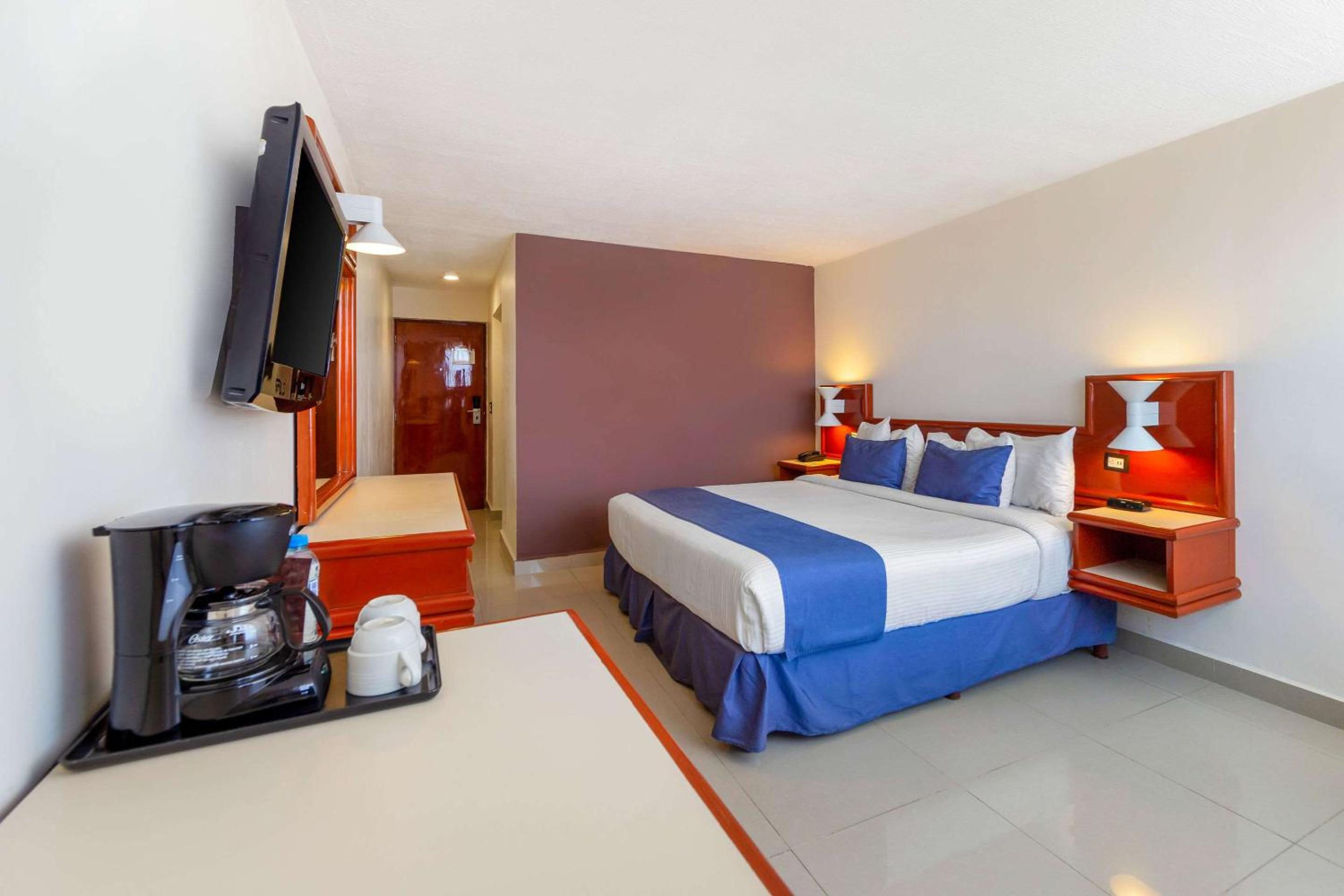 King Room with Sea View - Photo 2