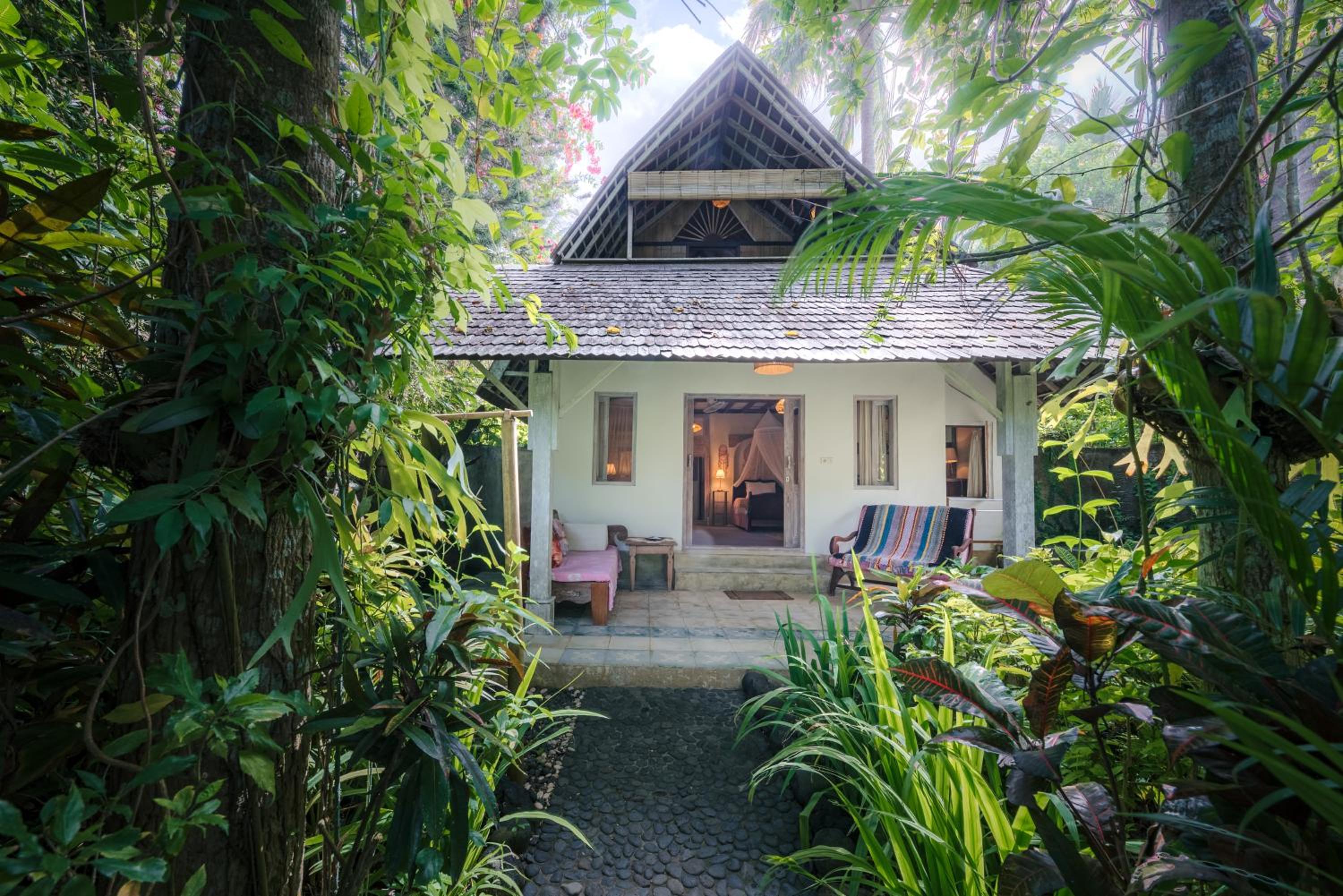 Two-Bedroom Bungalow with Garden View photo 2