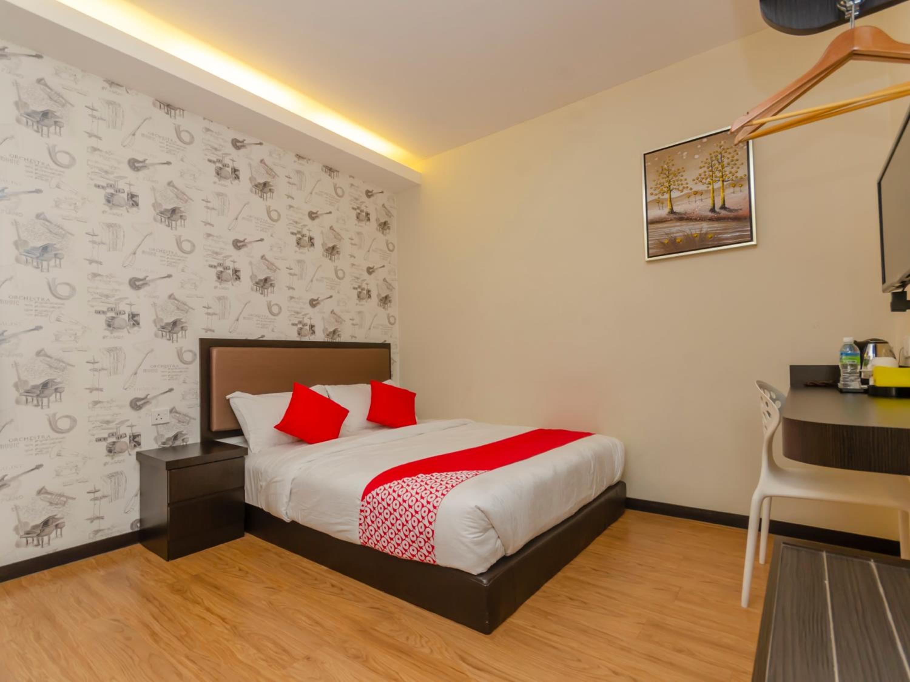 Standard Queen Room photo 2