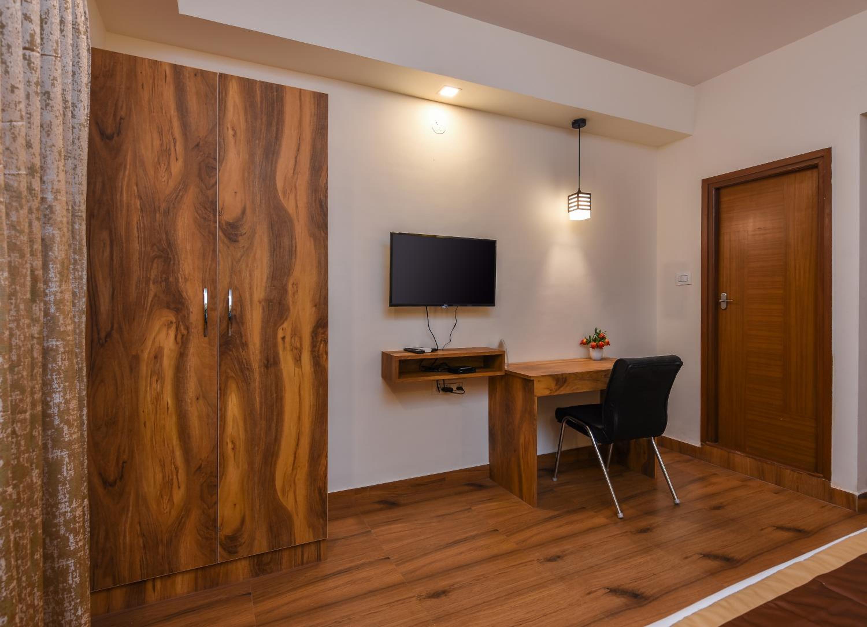 Deluxe Queen Room
