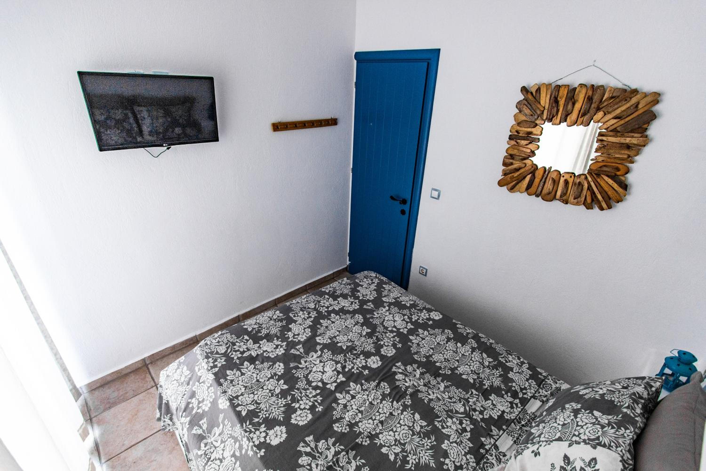 Apartment with Balcony photo 3