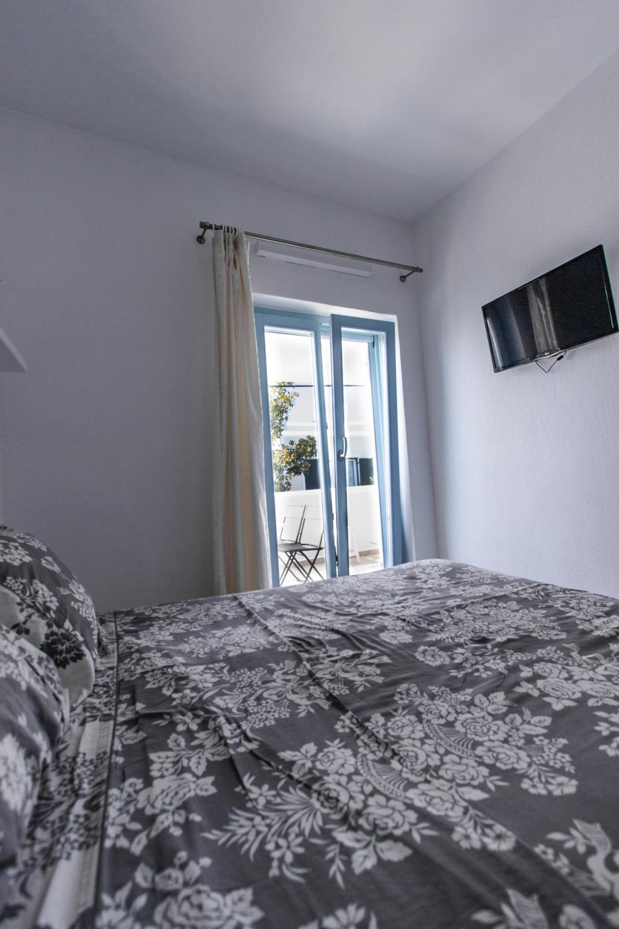 Apartment with Balcony photo 2