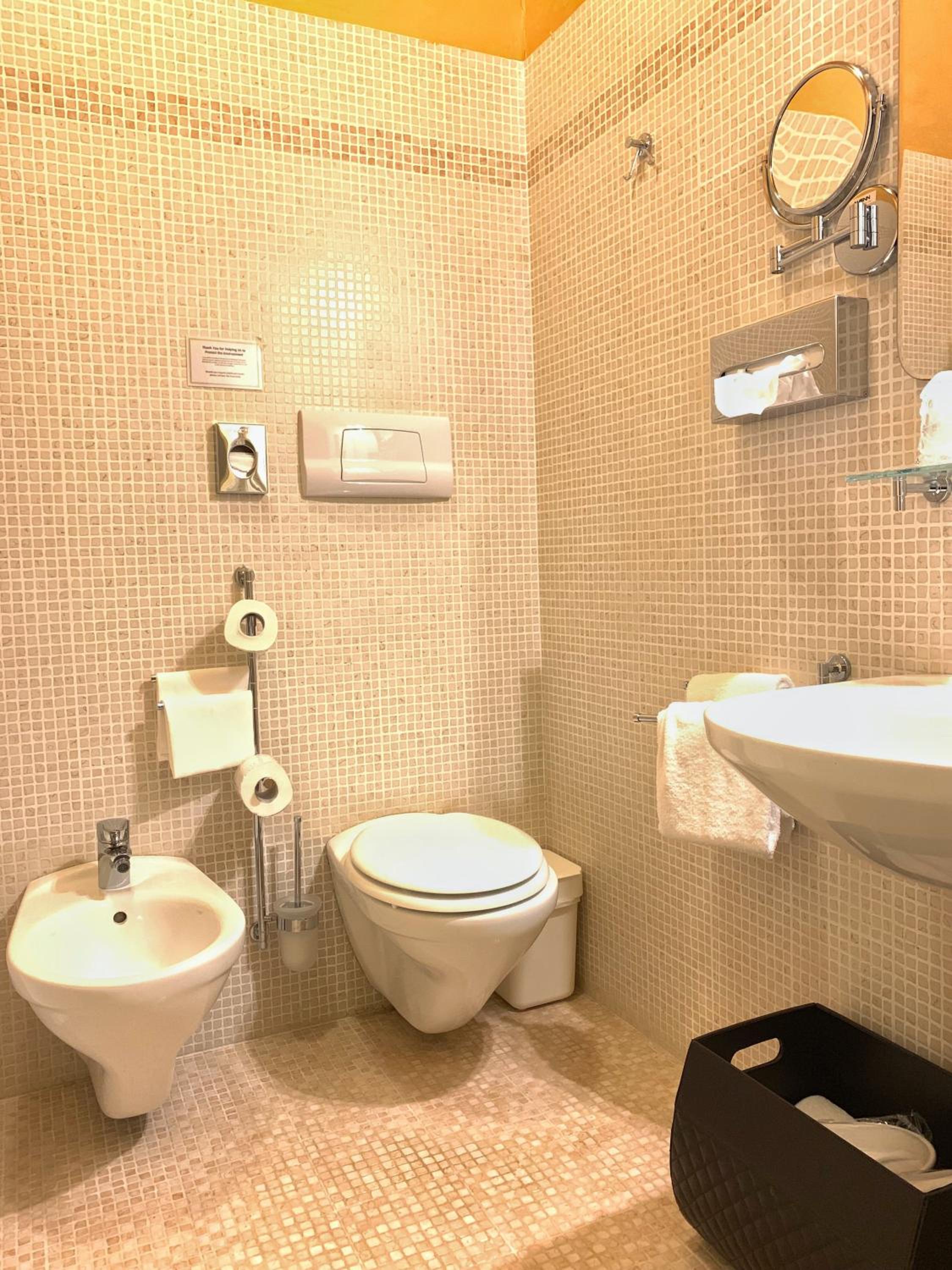 Classic Double with Balcony and Canal View photo 3