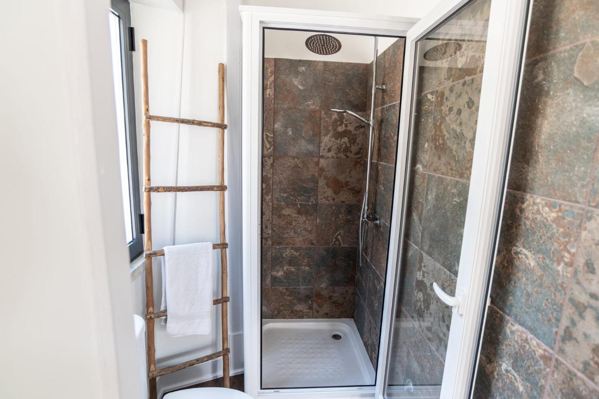 Single Room with Private Bathroom photo 2