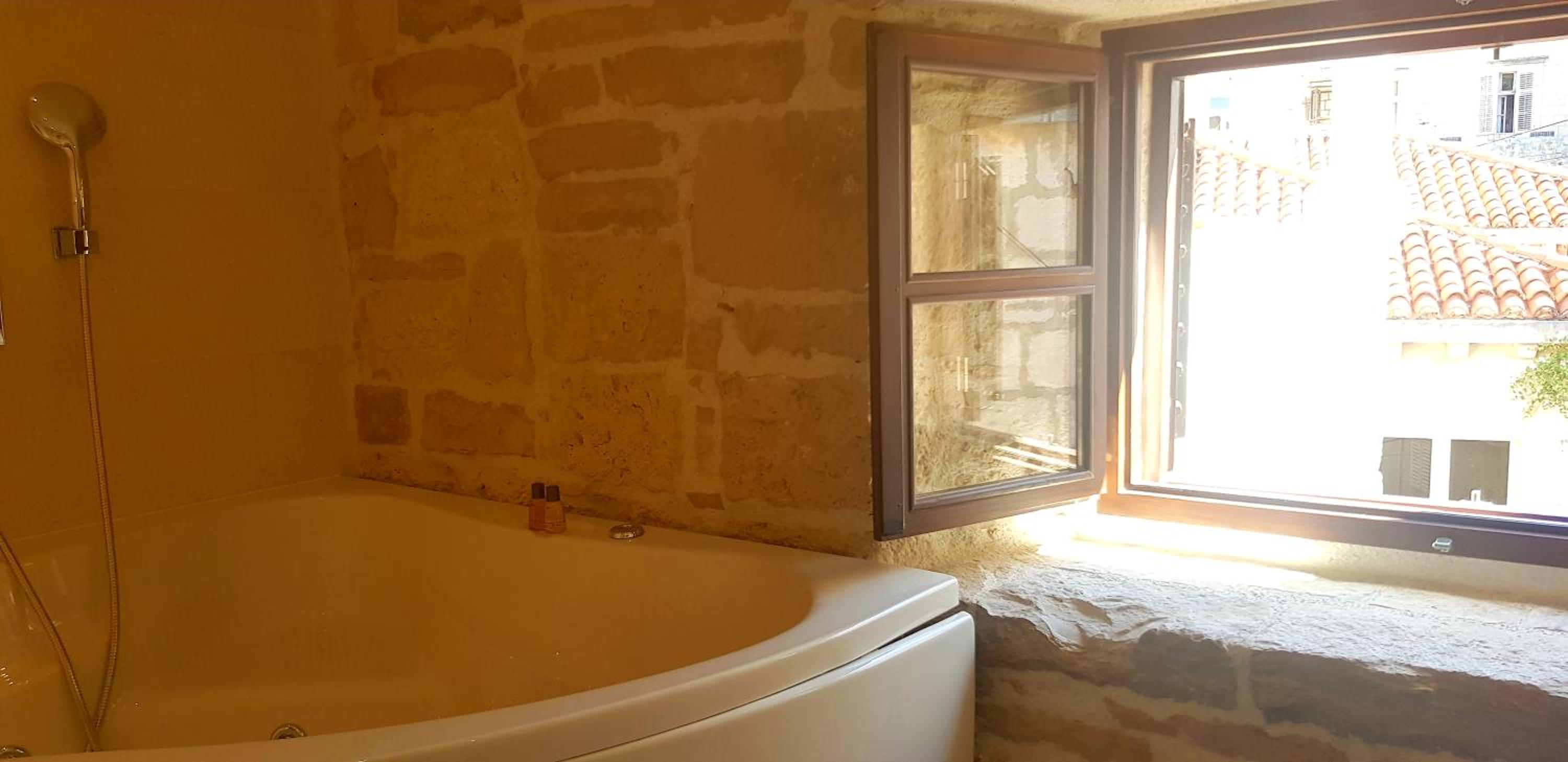 King Room with Spa Bath photo 2