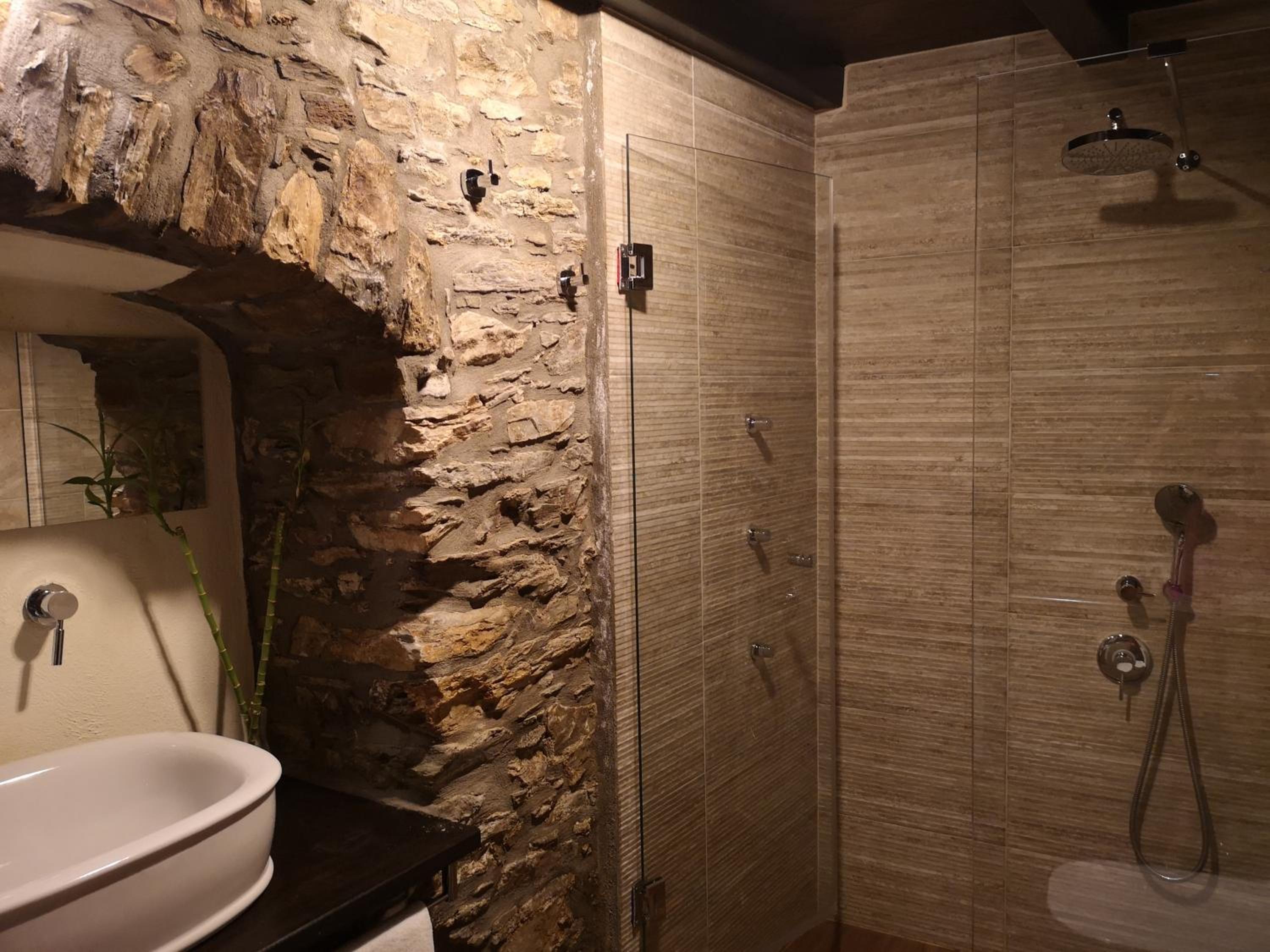 Superior Suite - Photo 7