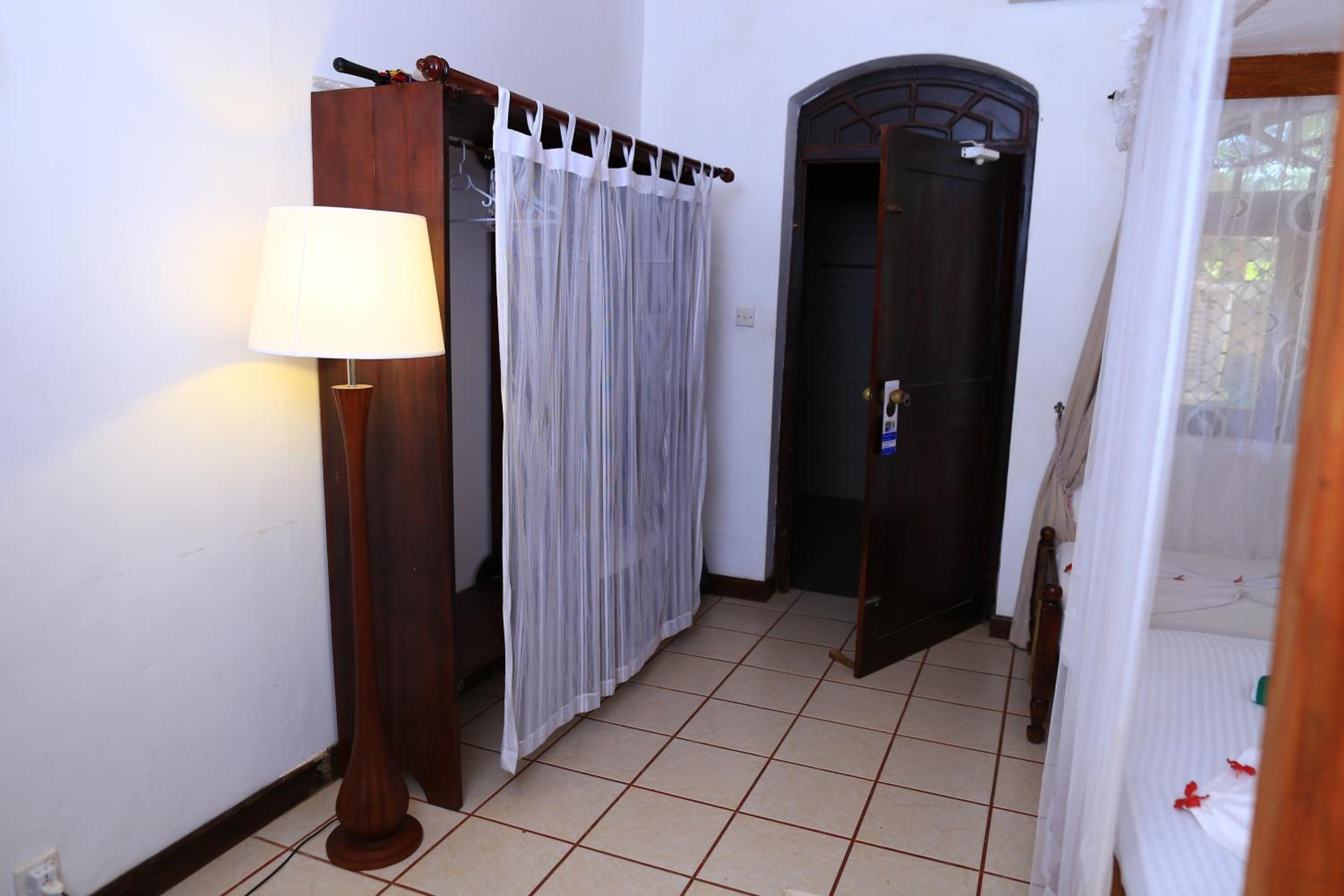 Deluxe Double Room (2 Adults + 1 Child)