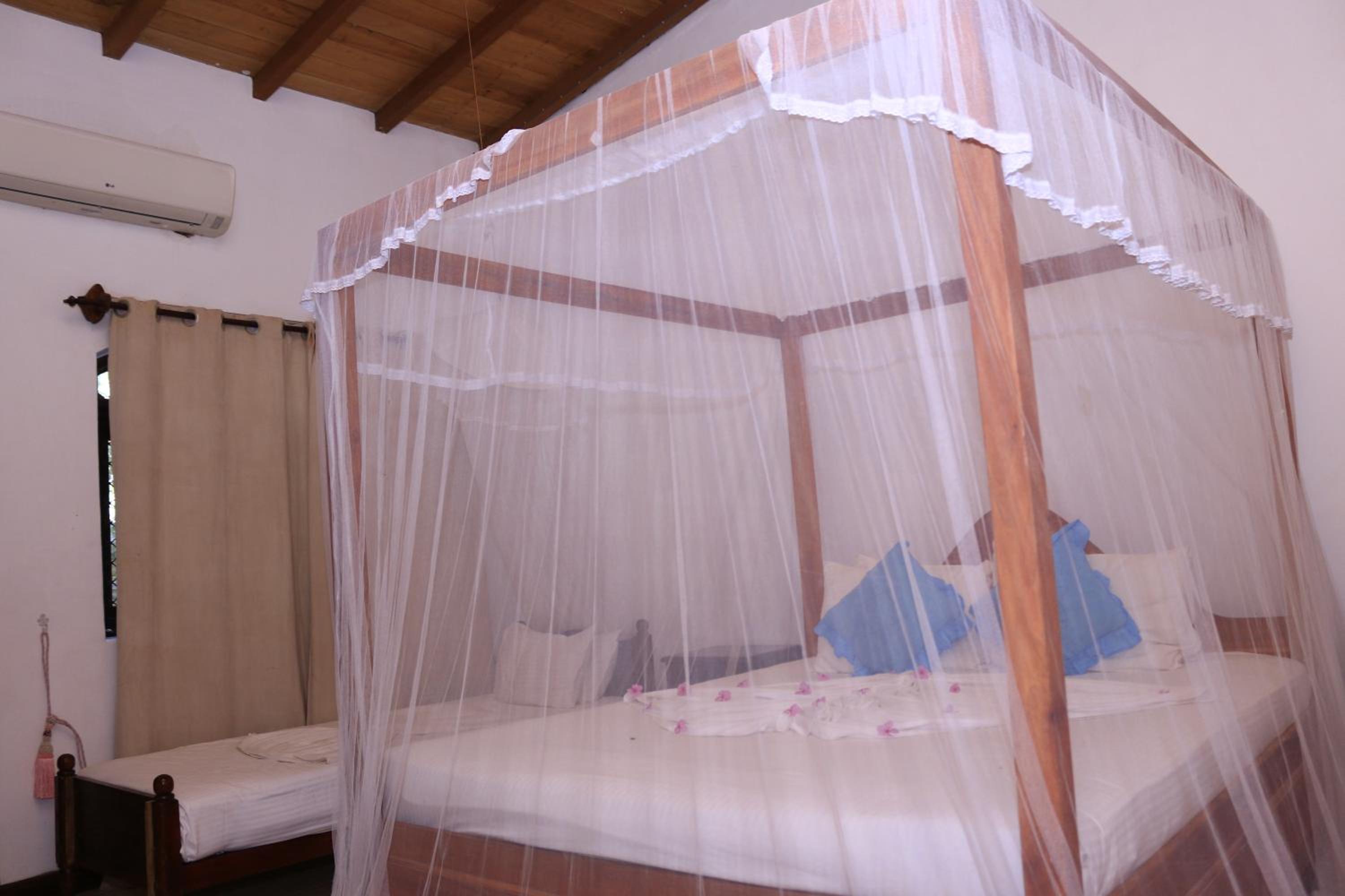 Deluxe Double Room (2 Adults + 1 Child) photo 3