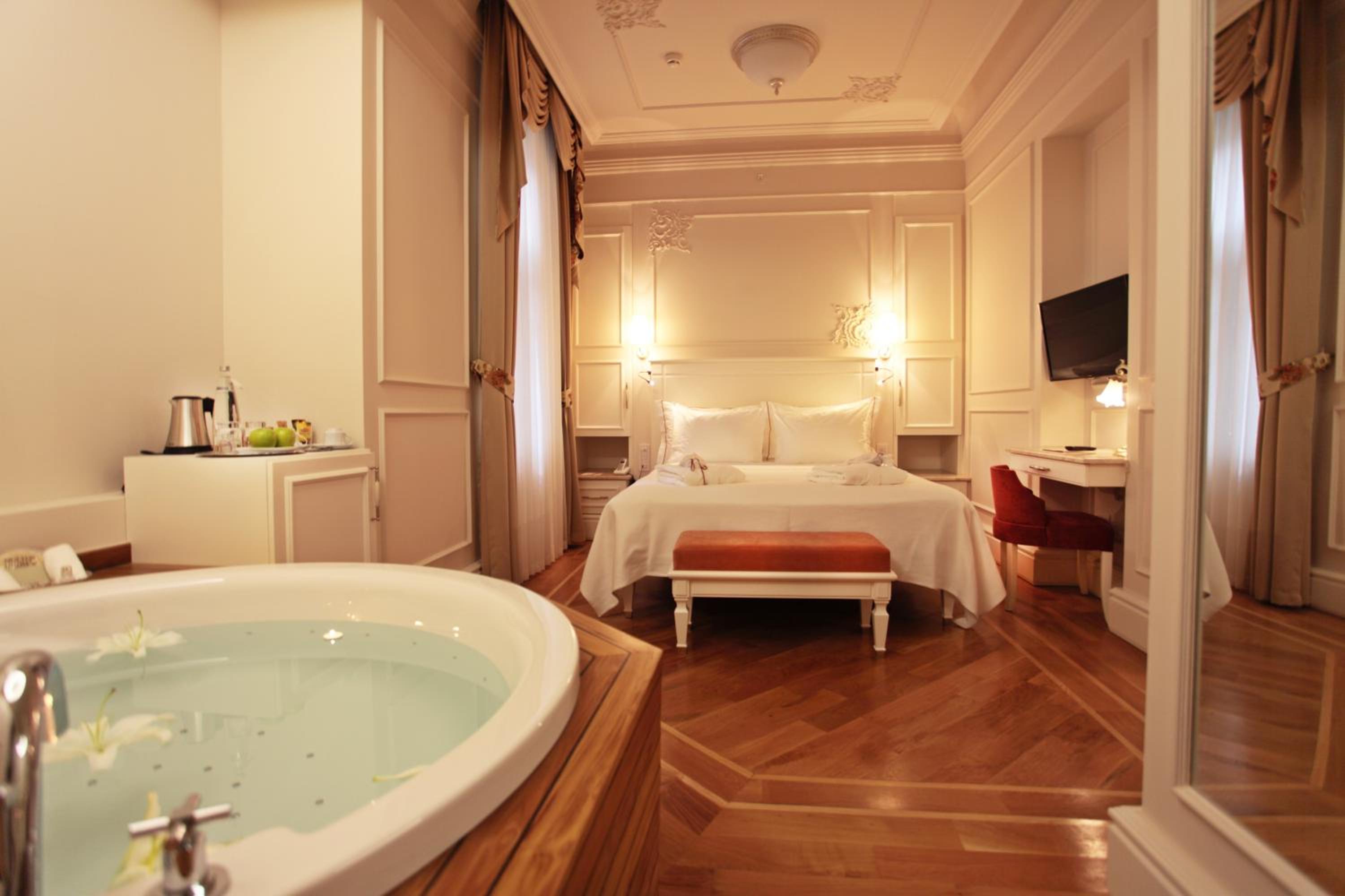 Classic Room with Hot Tub photo 1